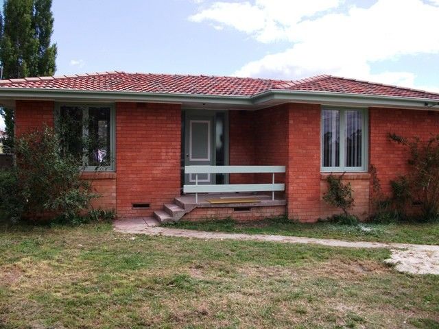 2 Algona Crescent