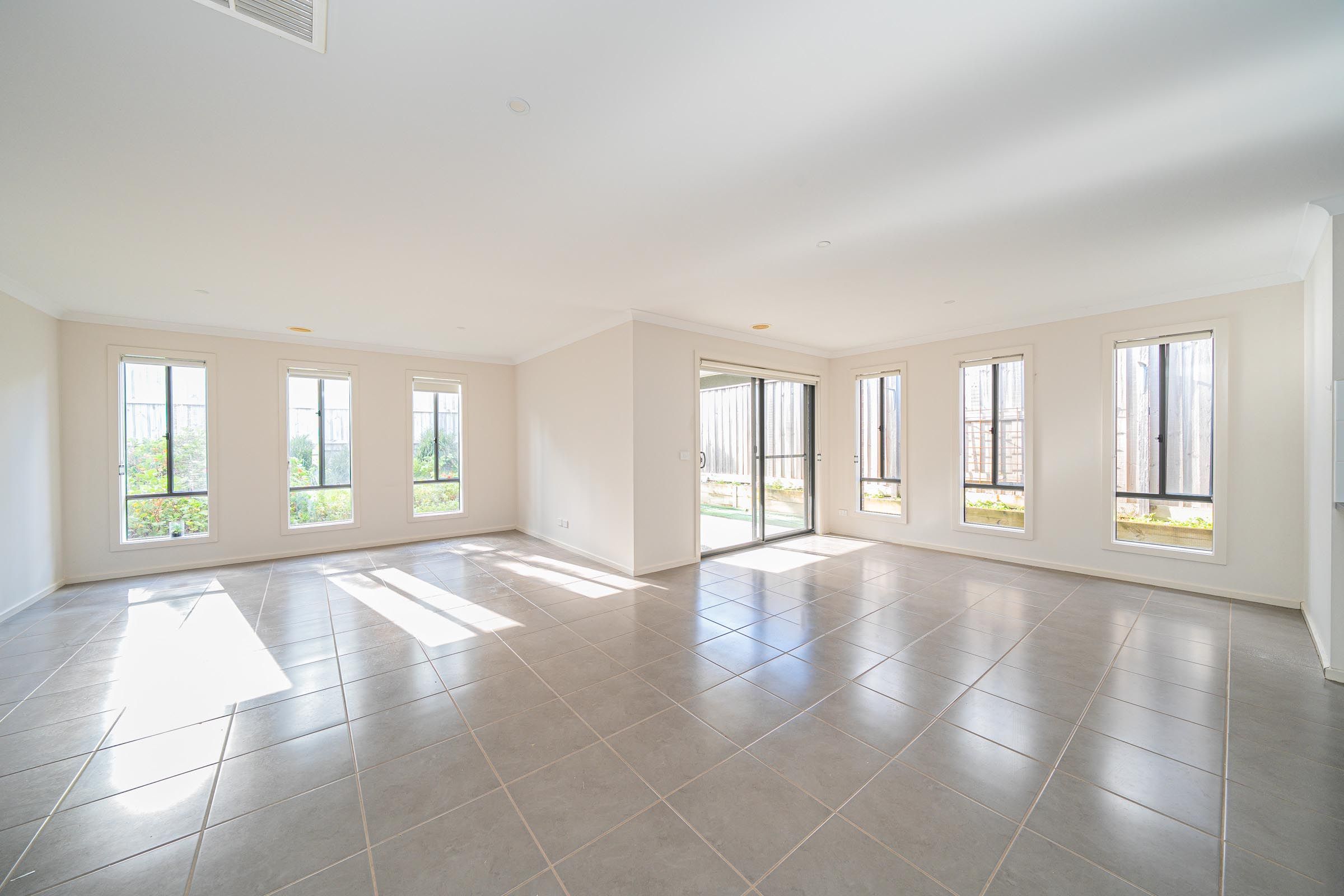 37 Viewbright Road, Clyde North, VIC 3978