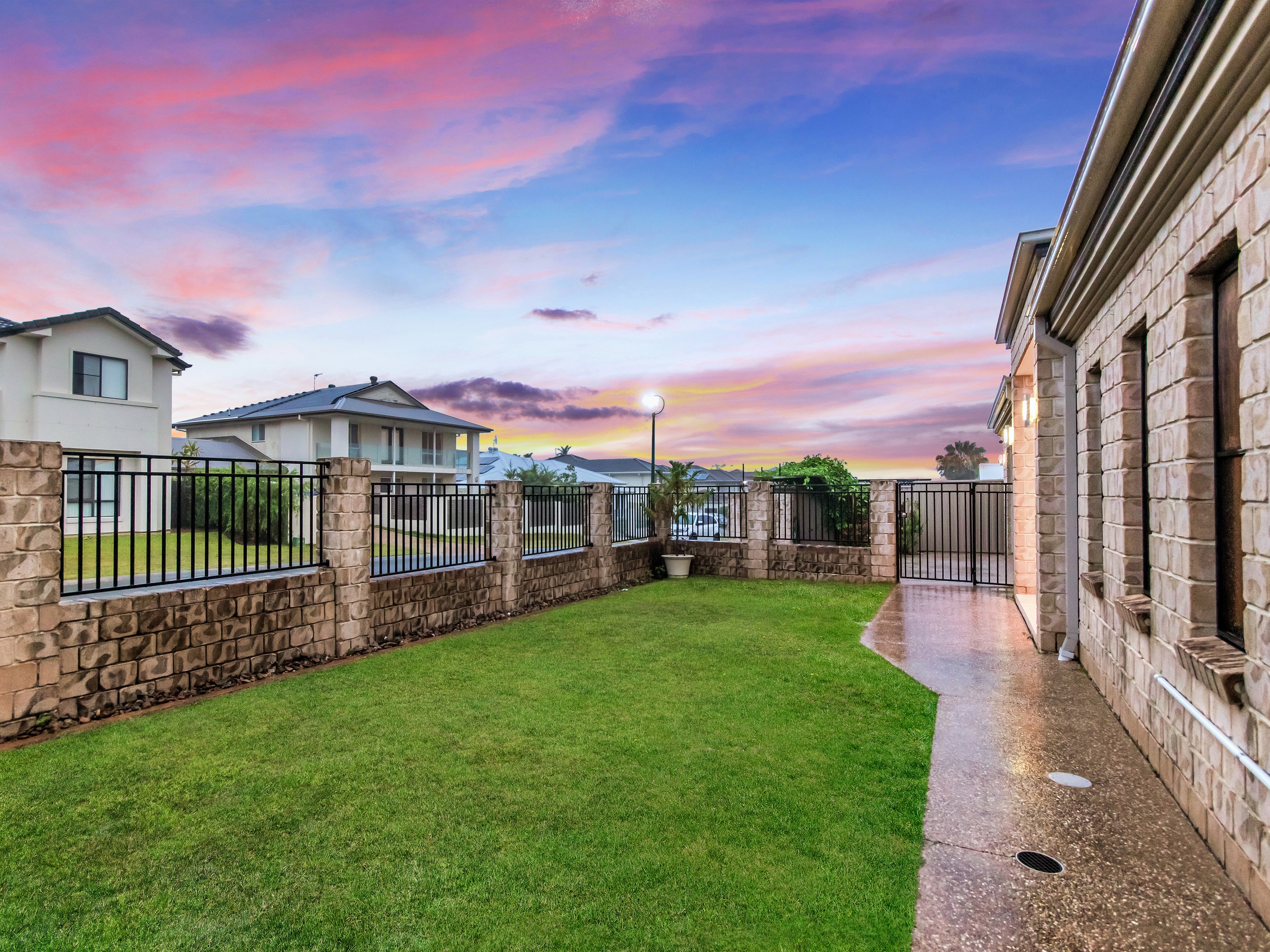 21 Casuarina Drive, Molendinar, QLD 4214