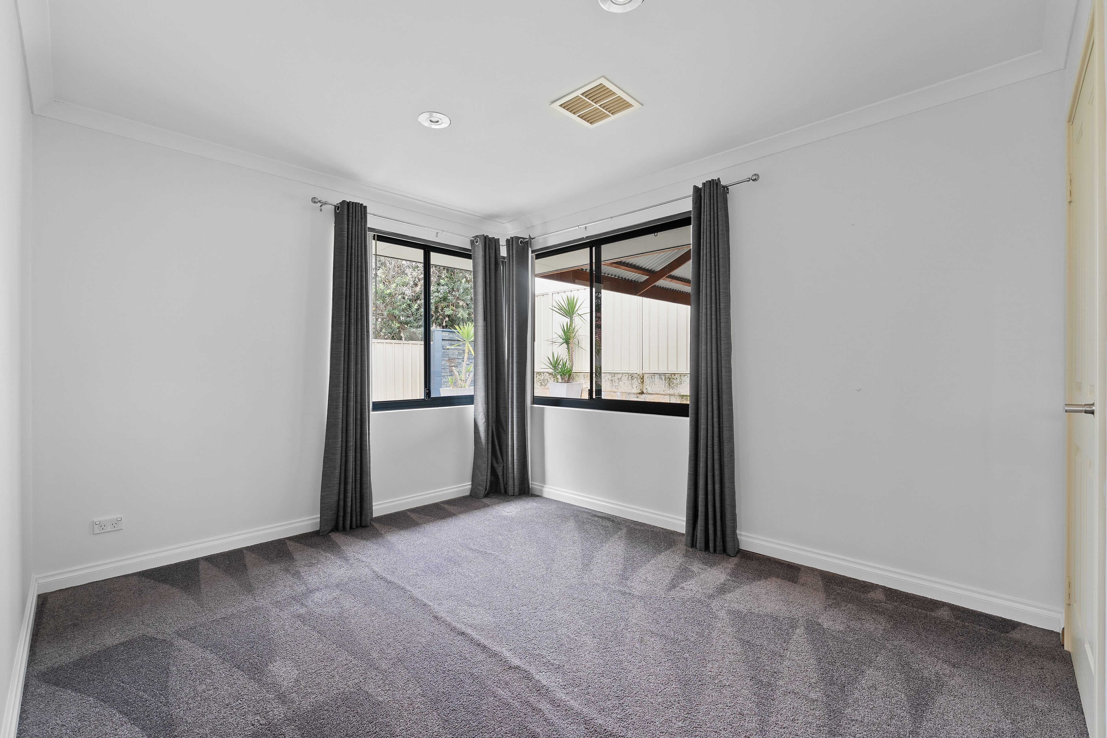 33 Liesham Crescent — photo 18 of 30