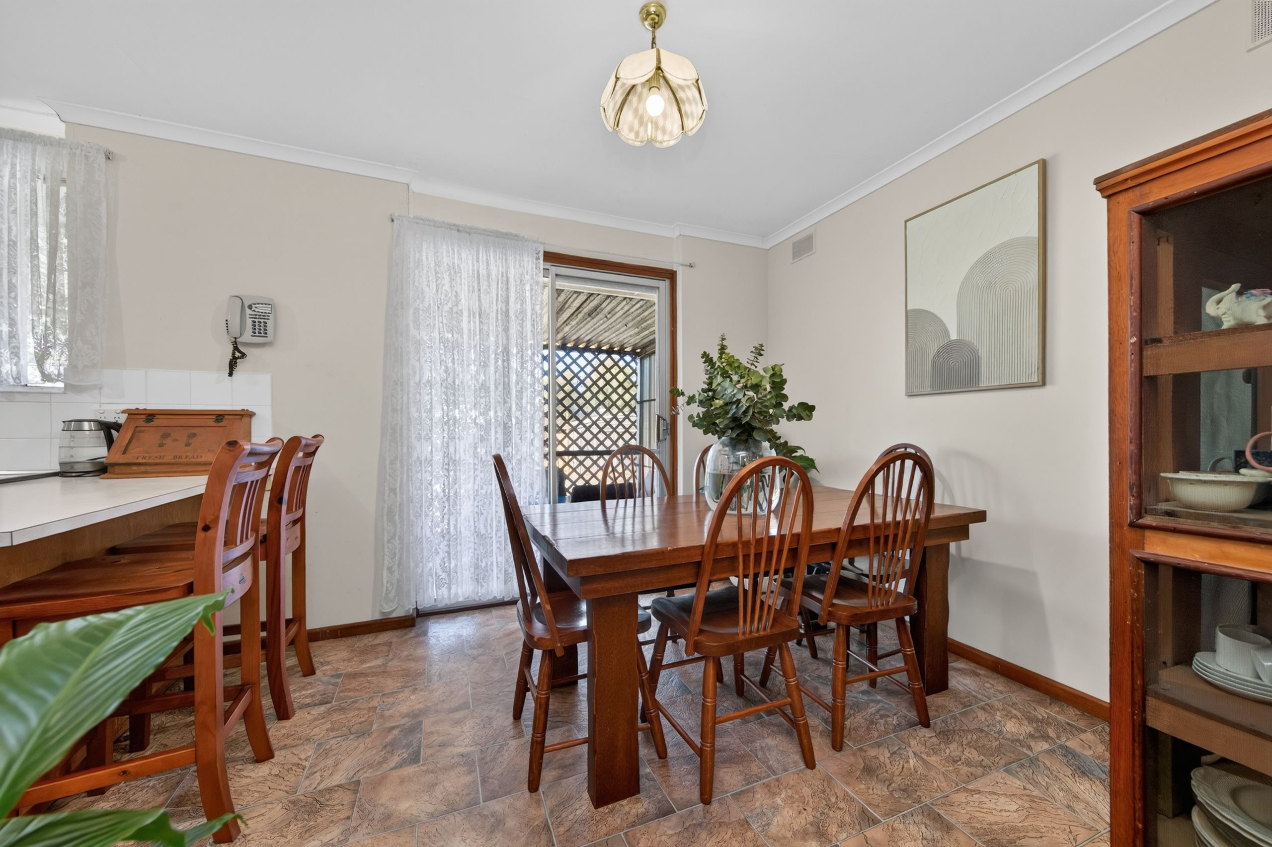 10 Dixon Road — photo 11 of 20