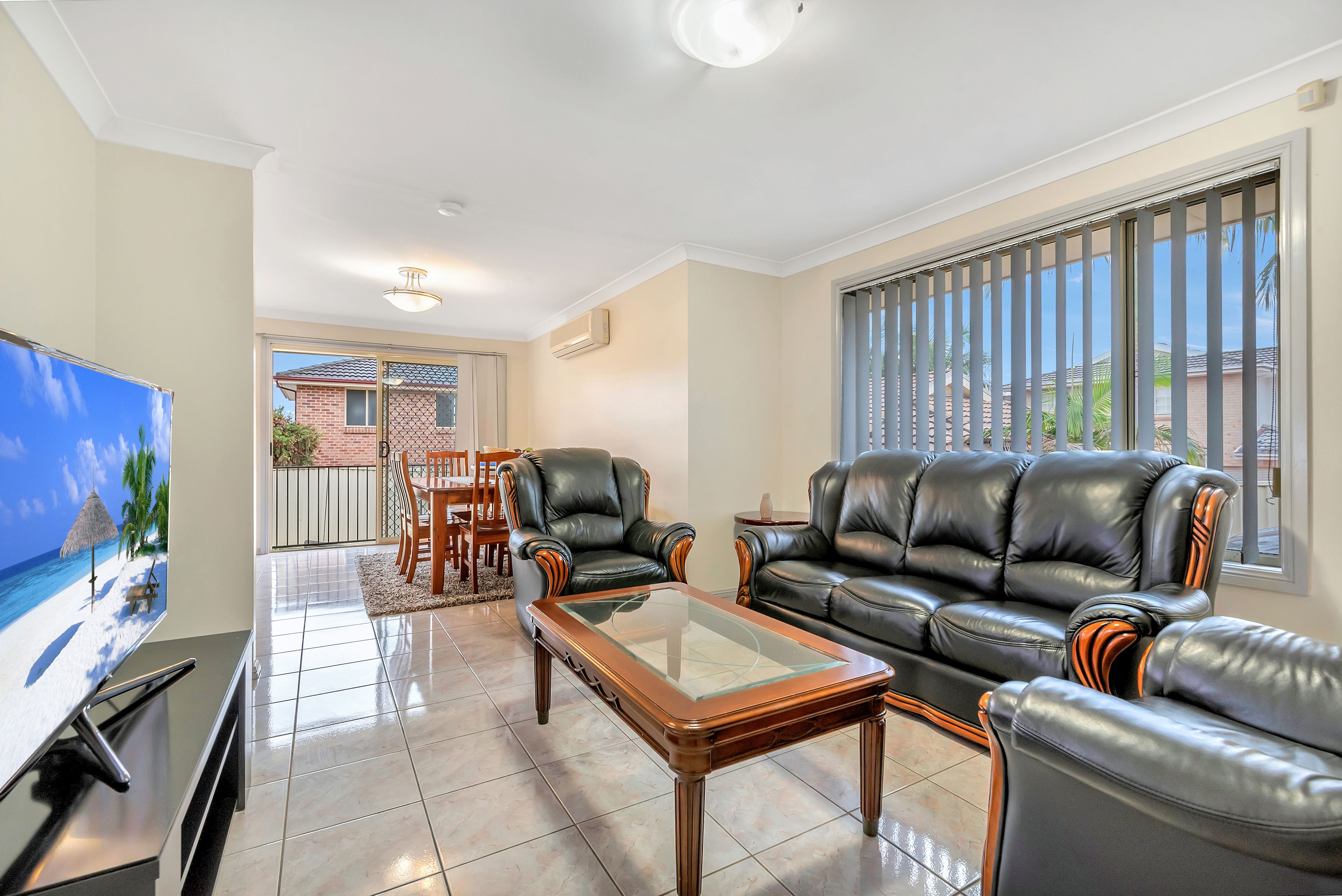 3/8 Esk Avenue, Green Valley, NSW 2168