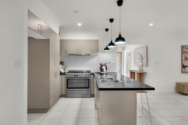 489 Priestdale Road — photo 4 of 11