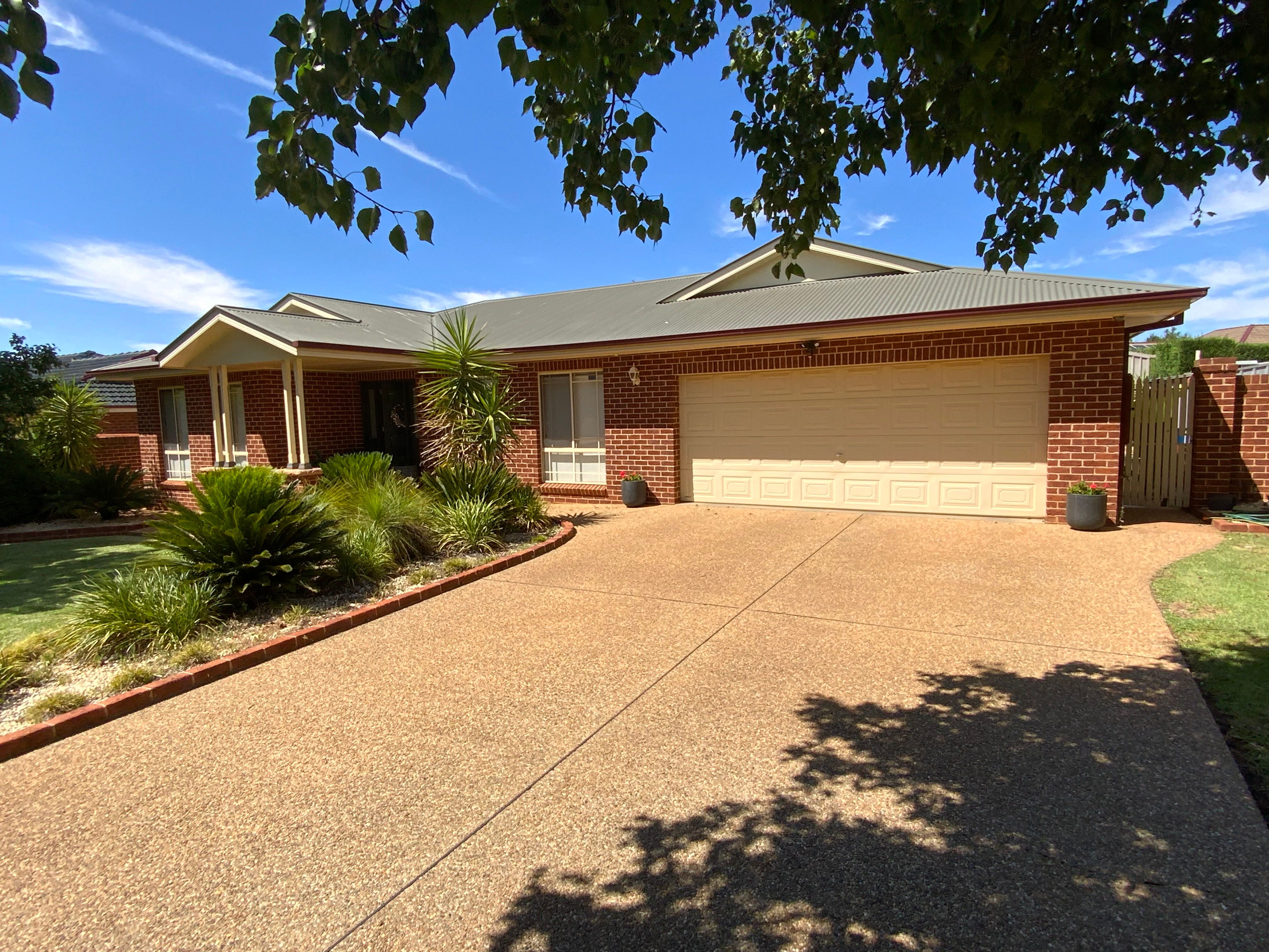 10 Nicholls Street, Griffith, NSW 2680