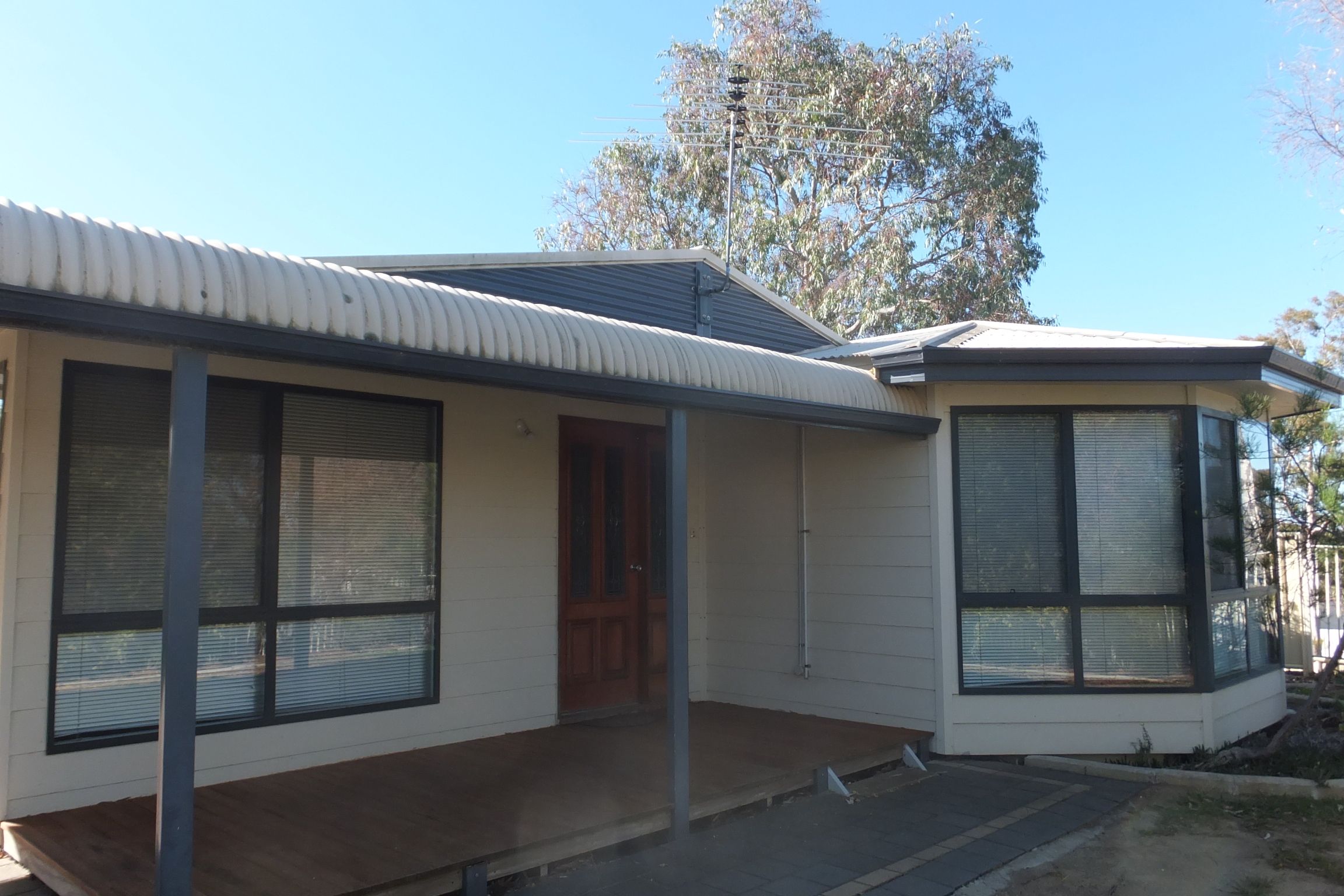 81 A Spence Street — photo 3 of 15