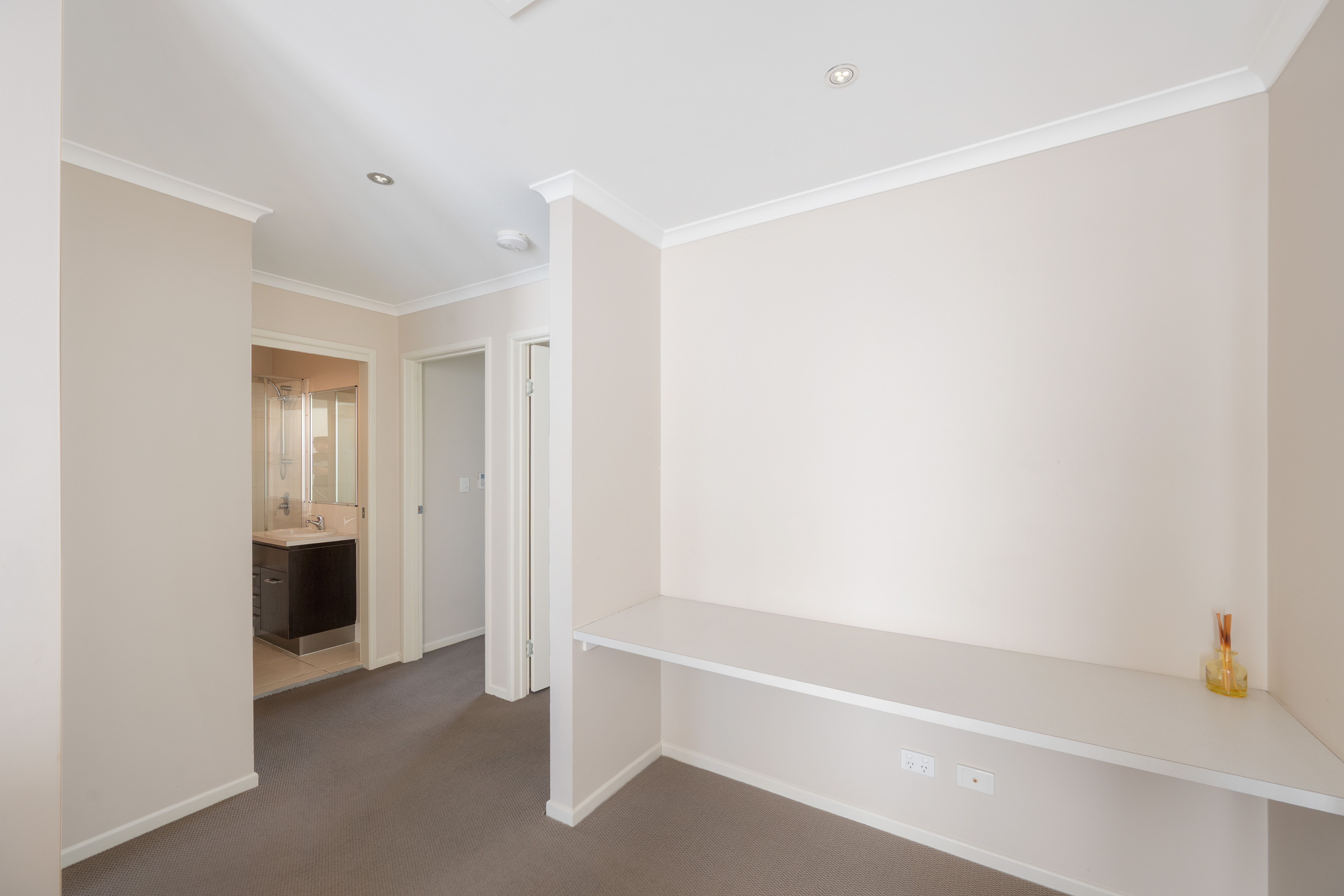 4/9 Cockatoo Drive — photo 8 of 17