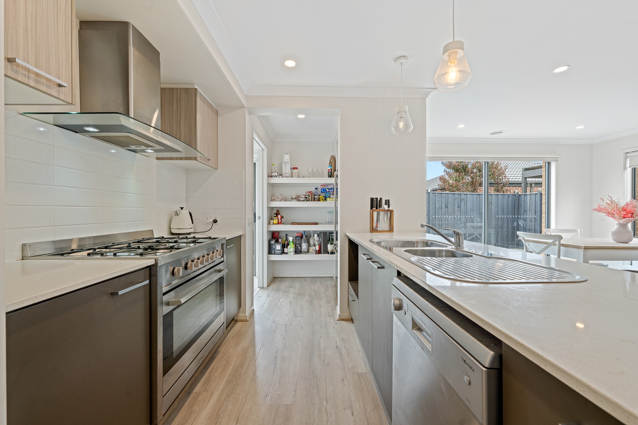 38 Chesney Circuit, Clyde, VIC 3978