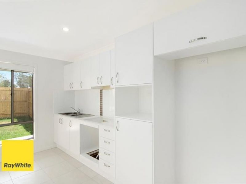 1/8 Foster Circuit, Hillcrest, QLD 4118