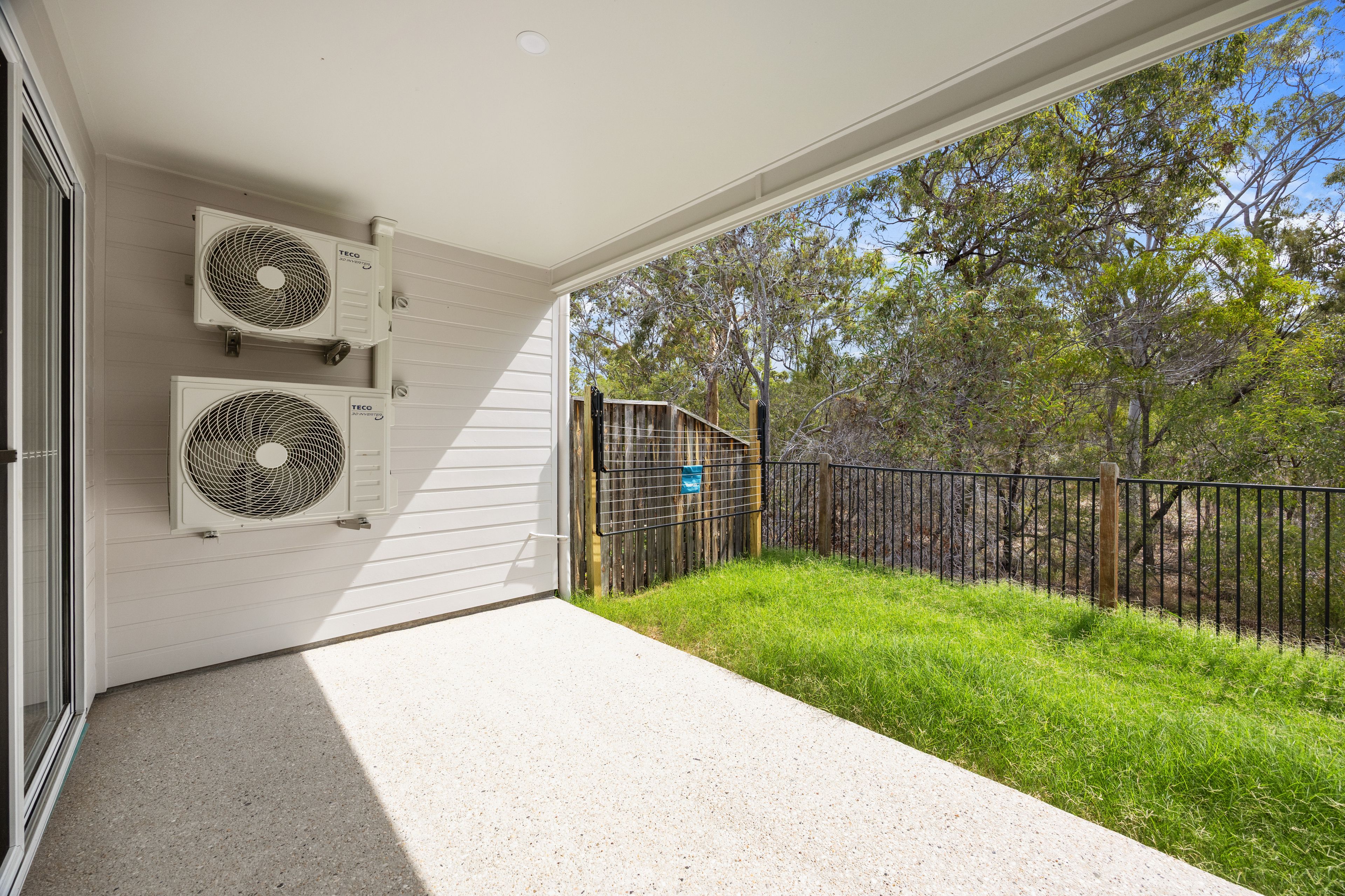 37 Aurora Road — photo 11 of 11