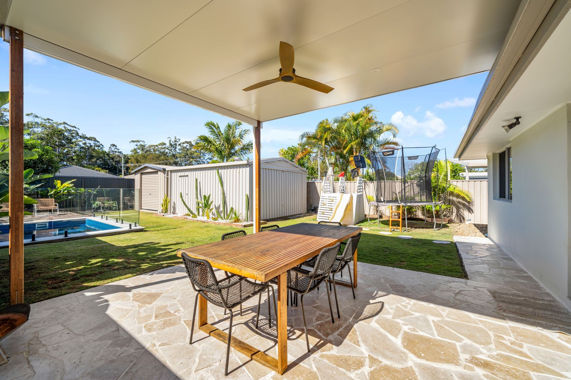 6 Nalkari Street, Coombabah, QLD 4216