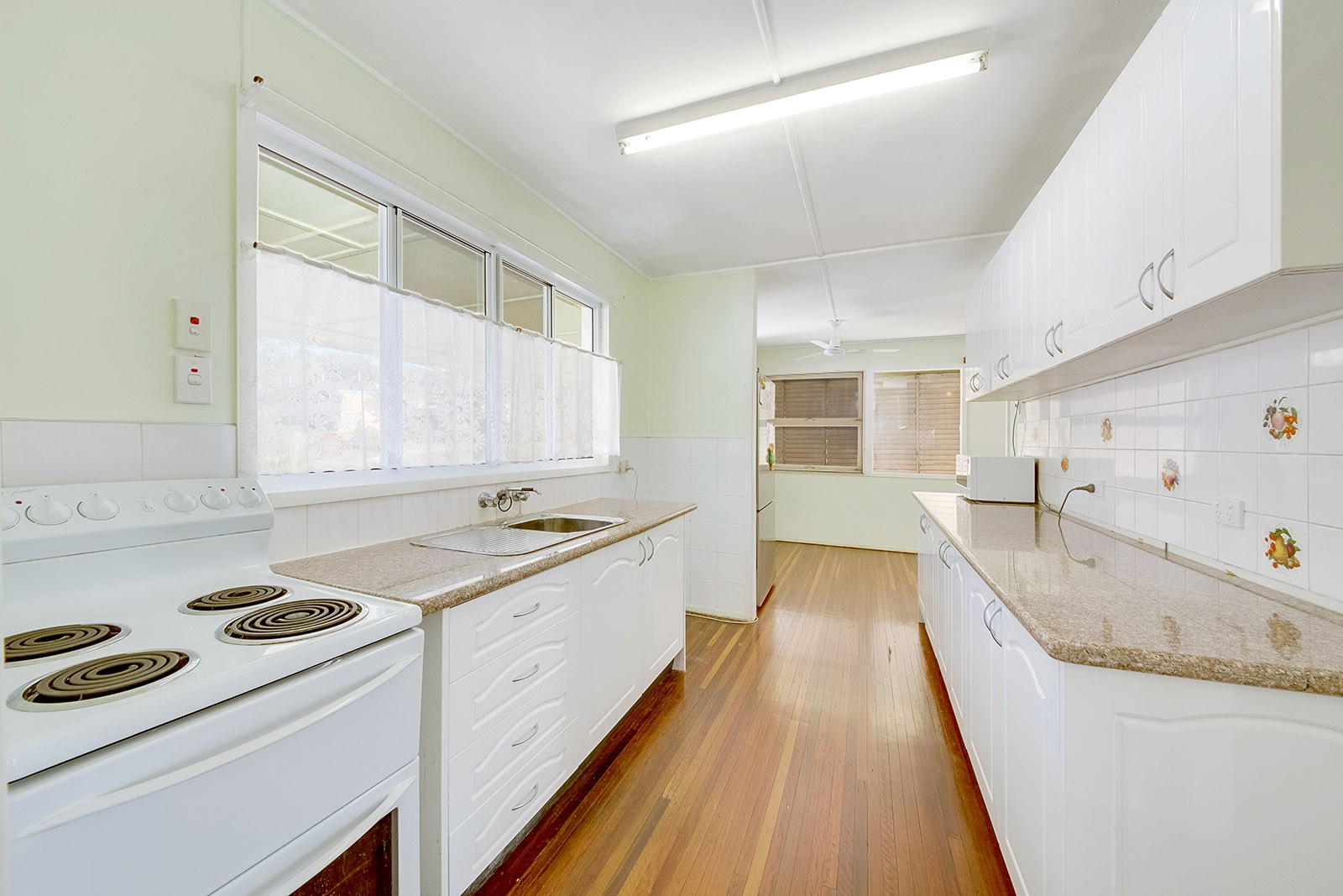 20 Charles Street, West Gladstone, QLD 4680