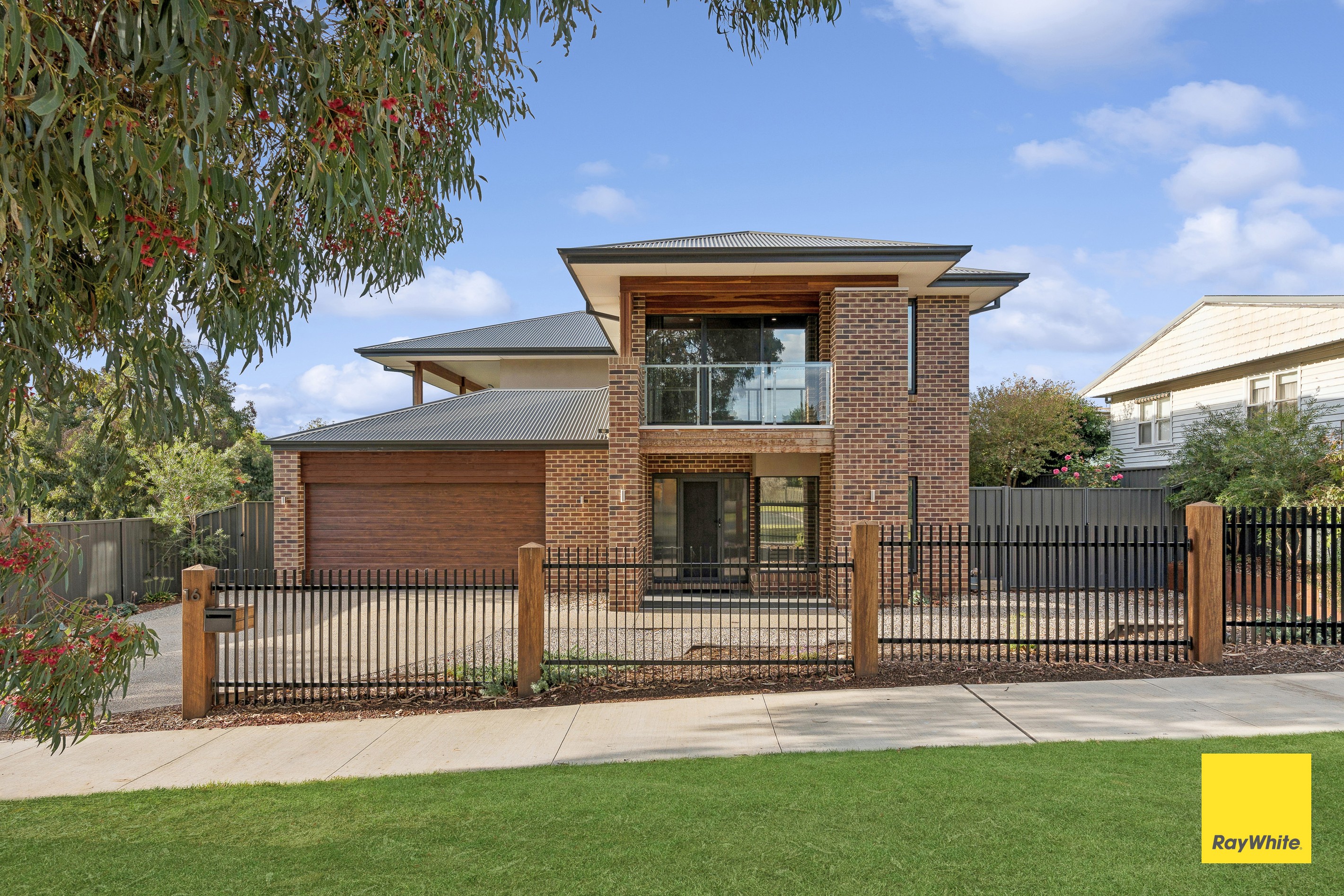 16 Bosquet Street, White Hills, VIC 3550