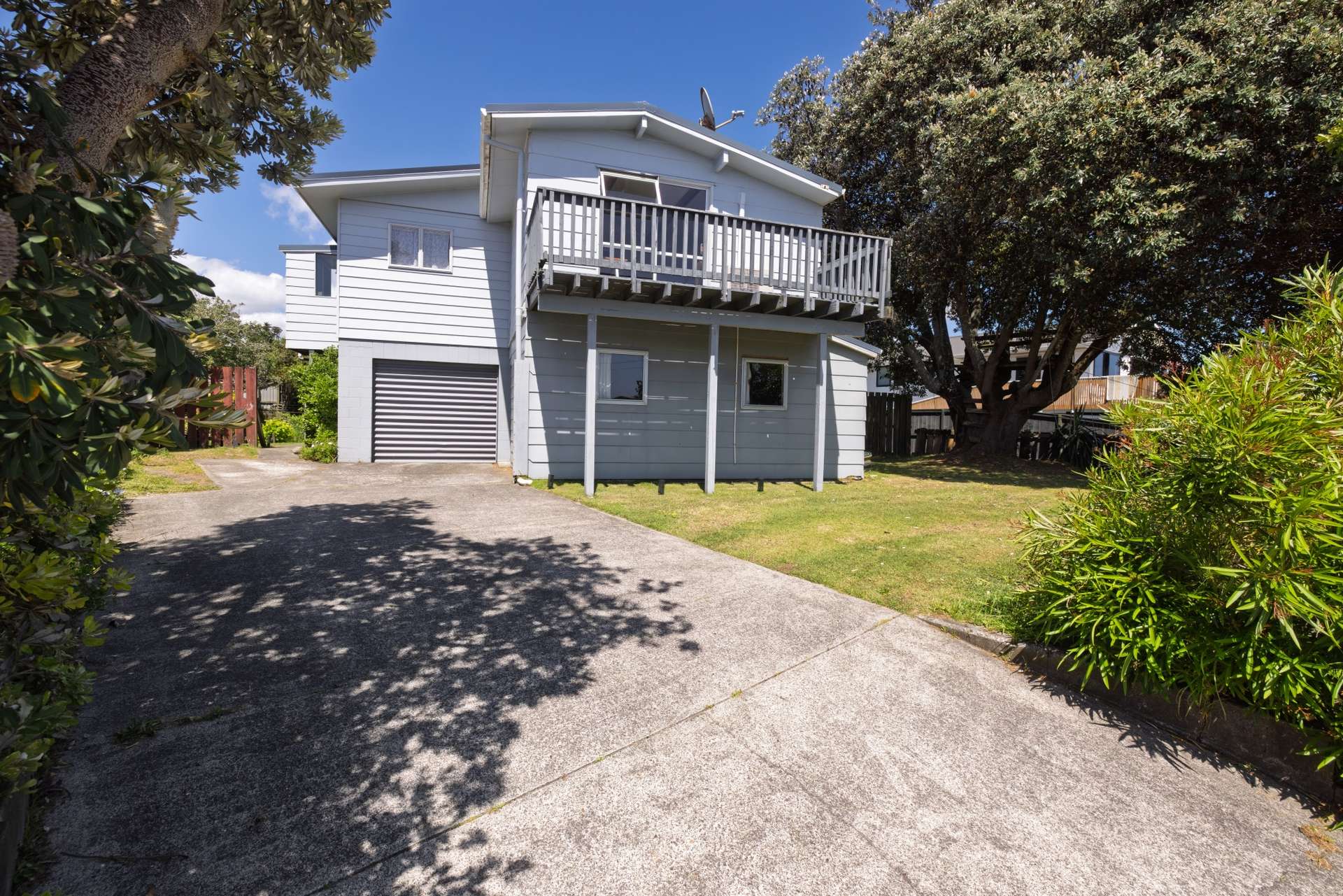 1124 Papamoa Beach Road photo 1