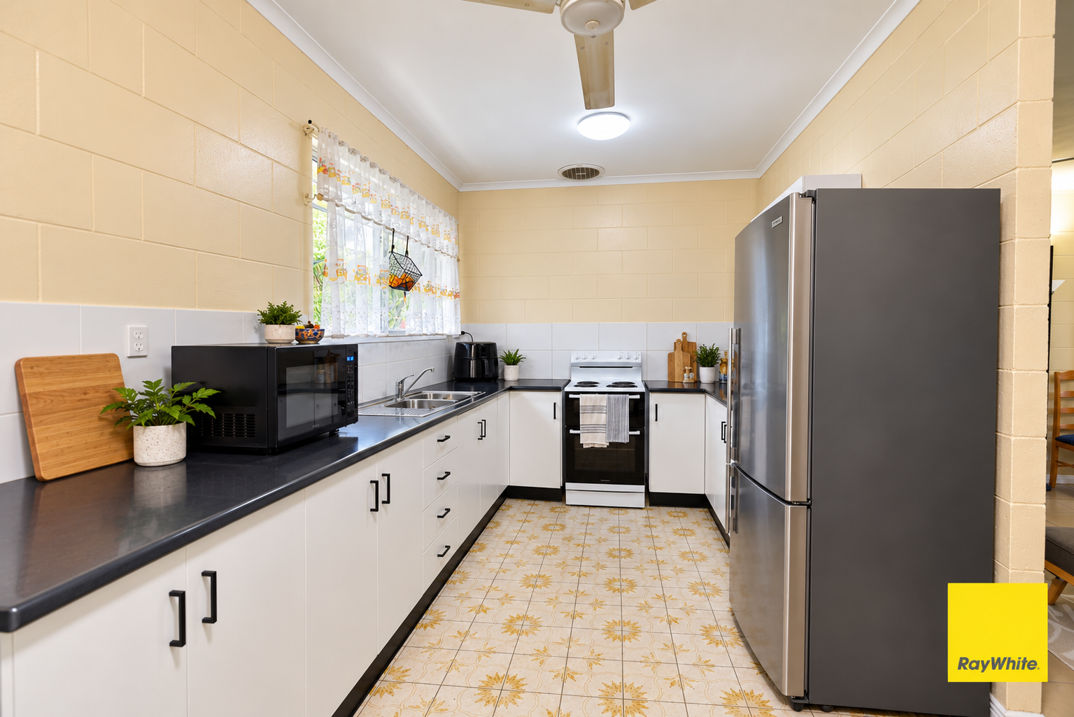 23 Nephrite Street — photo 7 of 14
