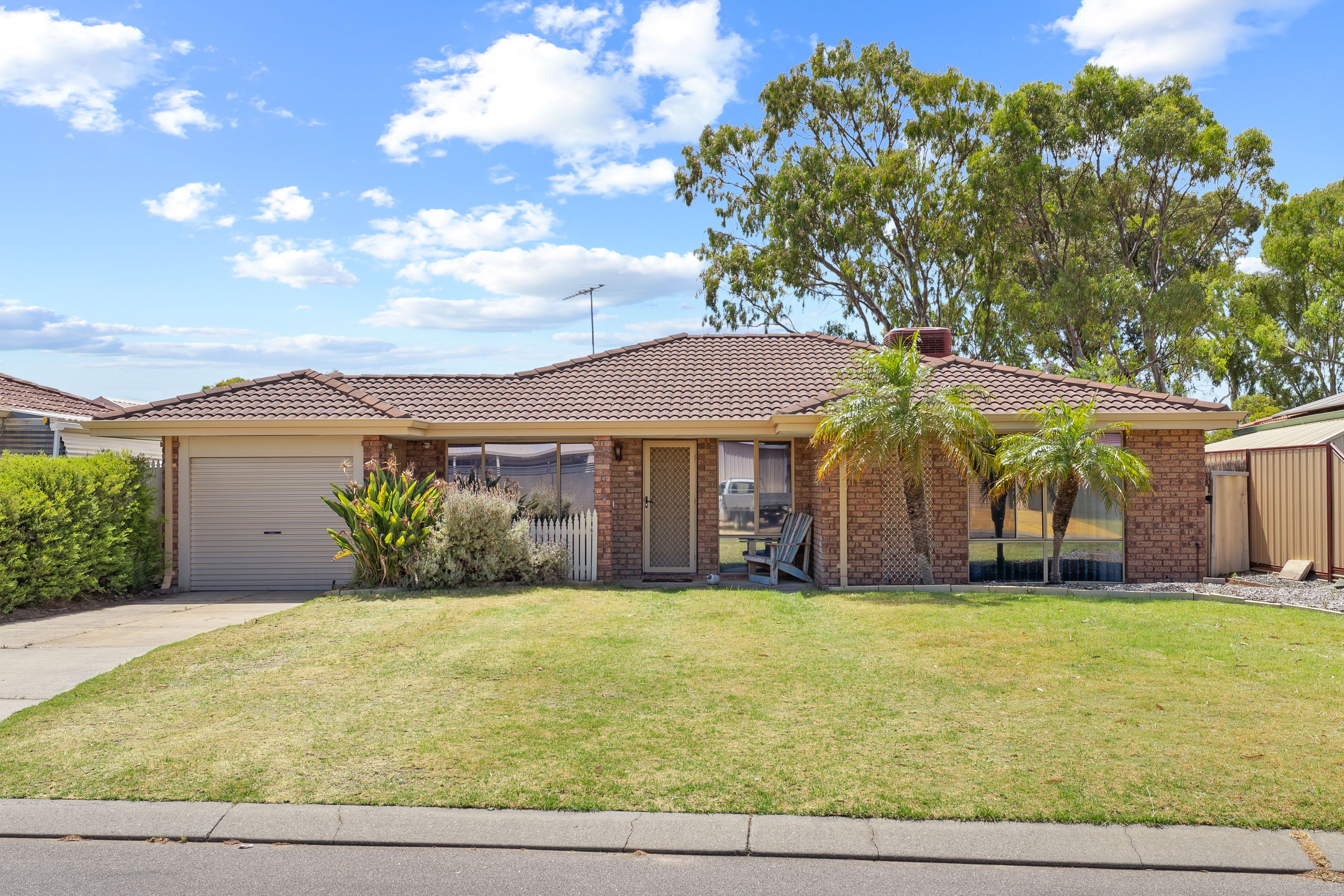 4b Deanna Court, Cooloongup, WA 6168