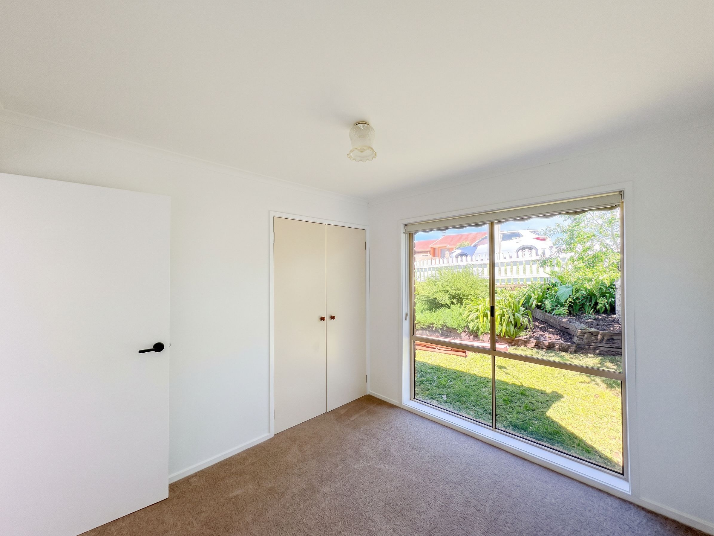 38 Laverock Road — photo 5 of 9