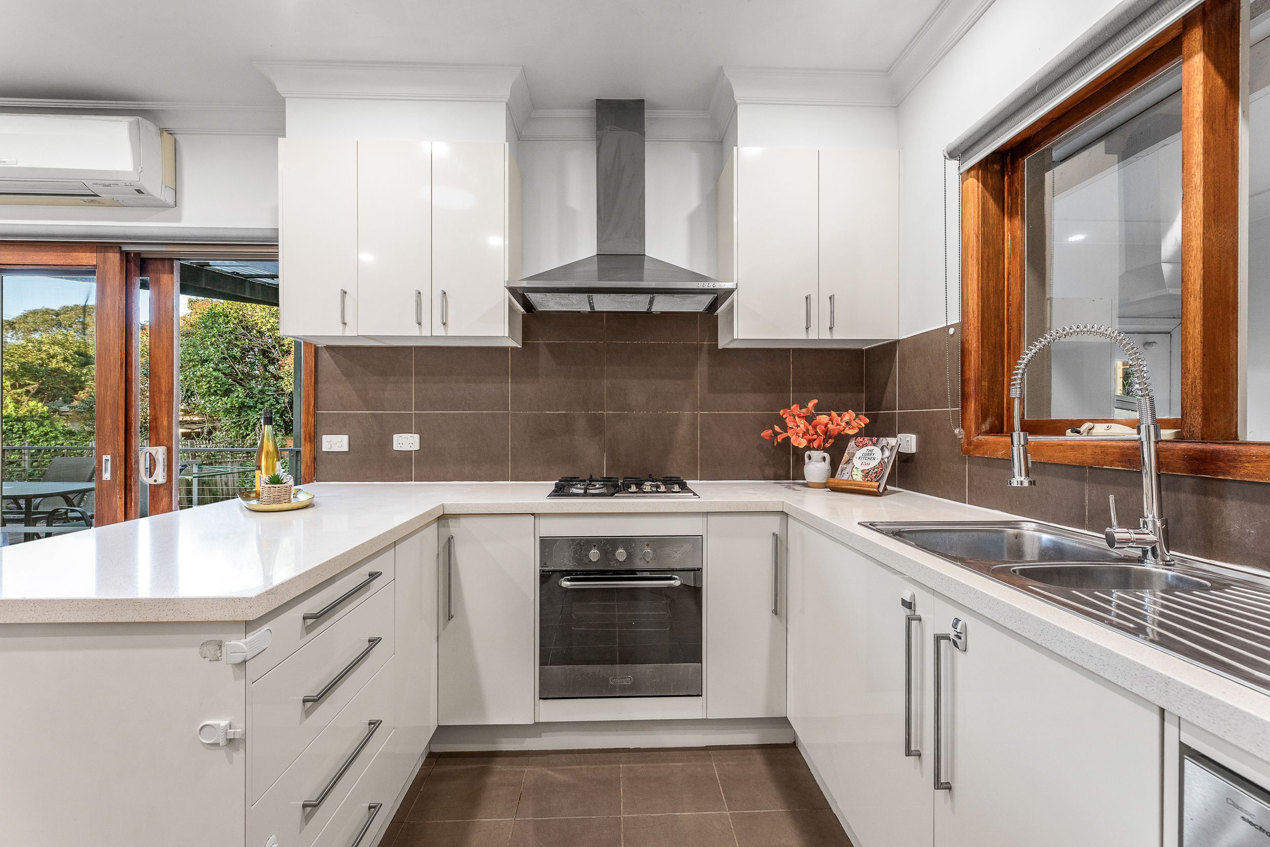 68 Heathfield Rise — photo 8 of 15