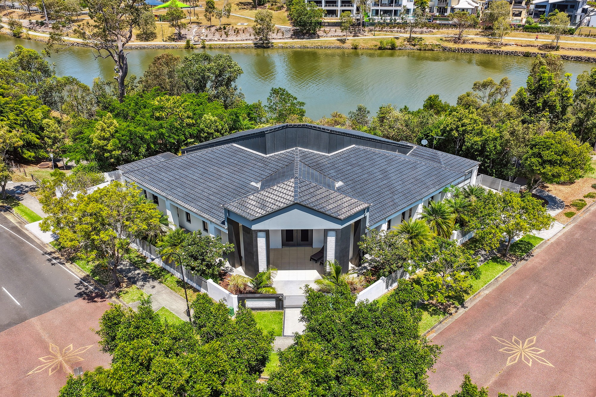 27 Azzurra Drive, Varsity Lakes, QLD 4227