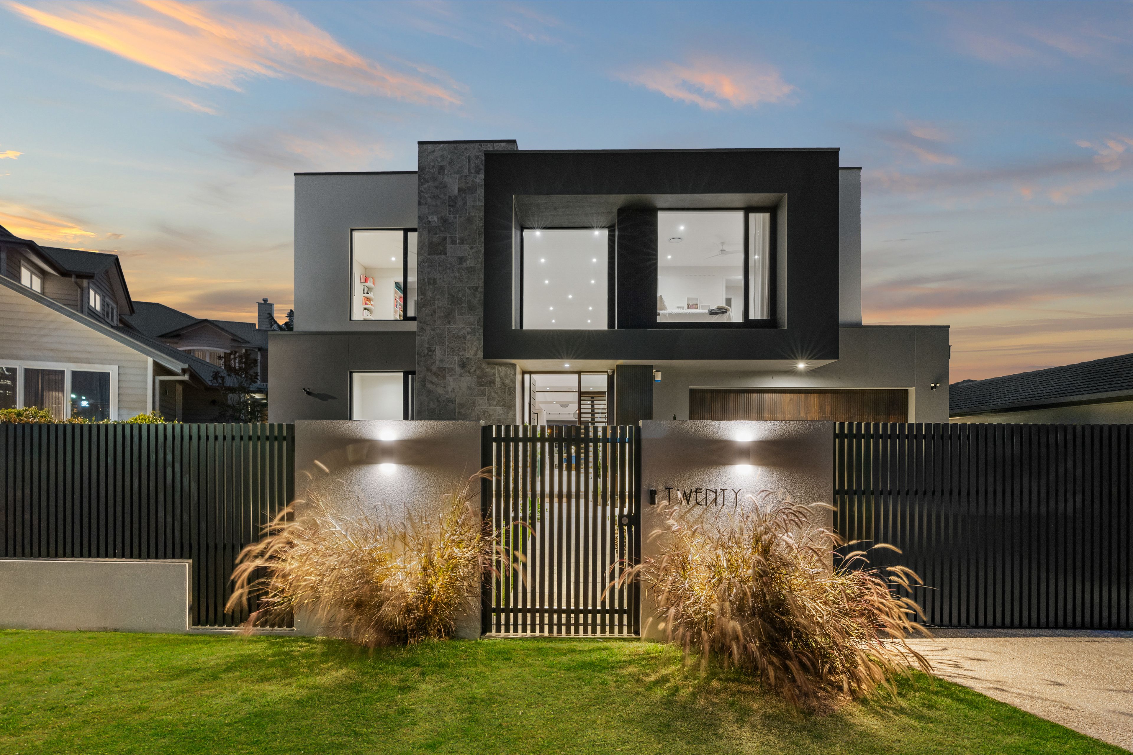 20 Welby Street, Broadbeach Waters QLD 4218