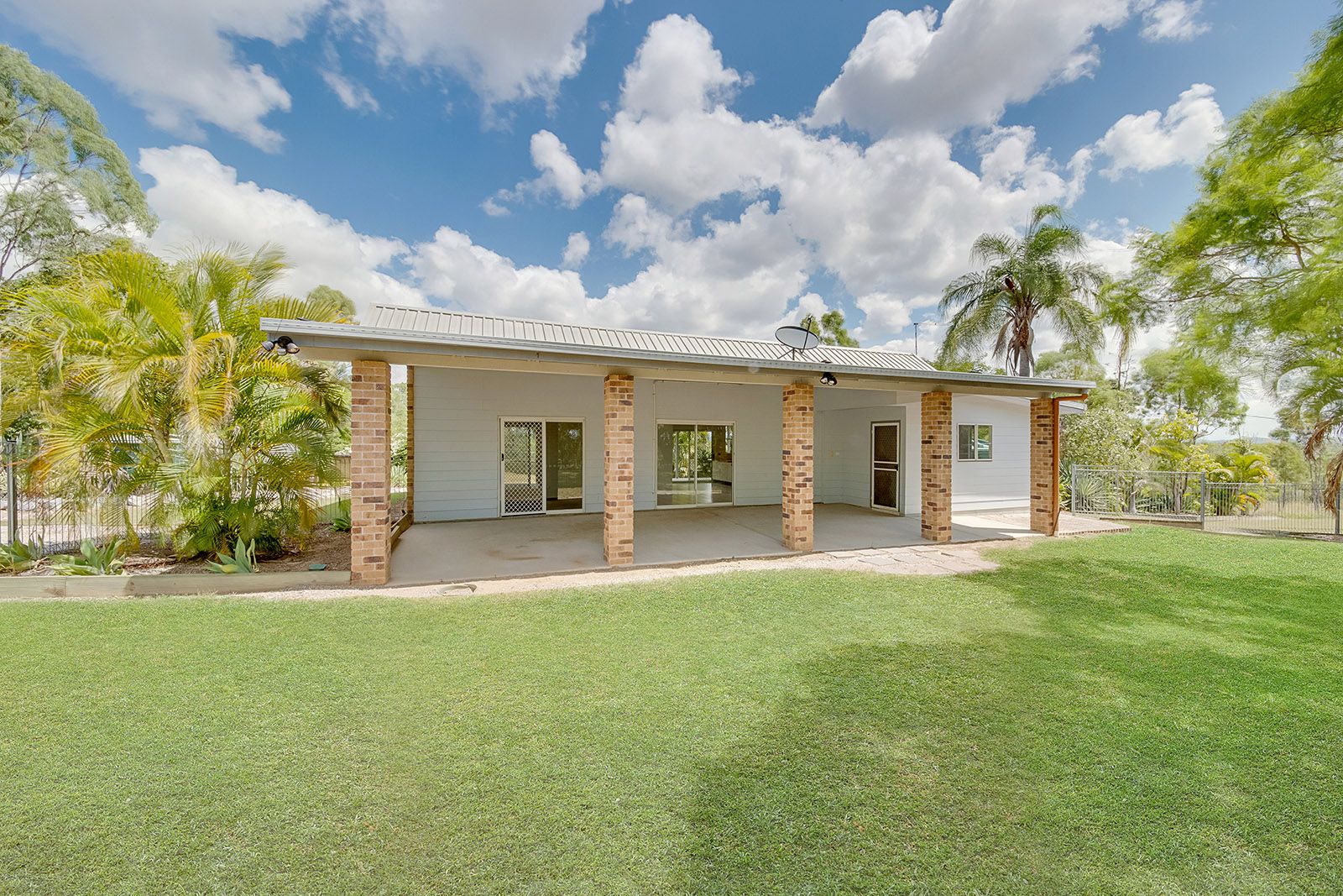 14 RIVERVIEW Drive, River Ranch, QLD 4680