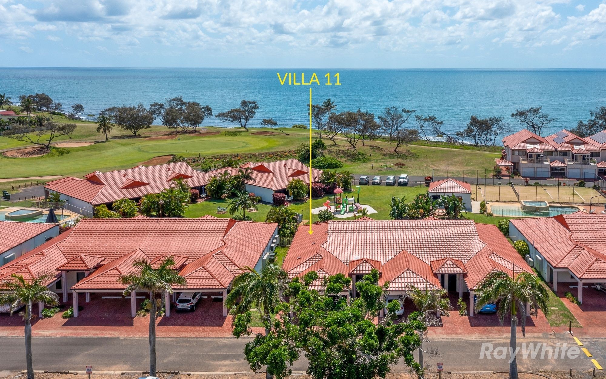 11/1 Pebble Beach Drive, Coral Cove, QLD 4670