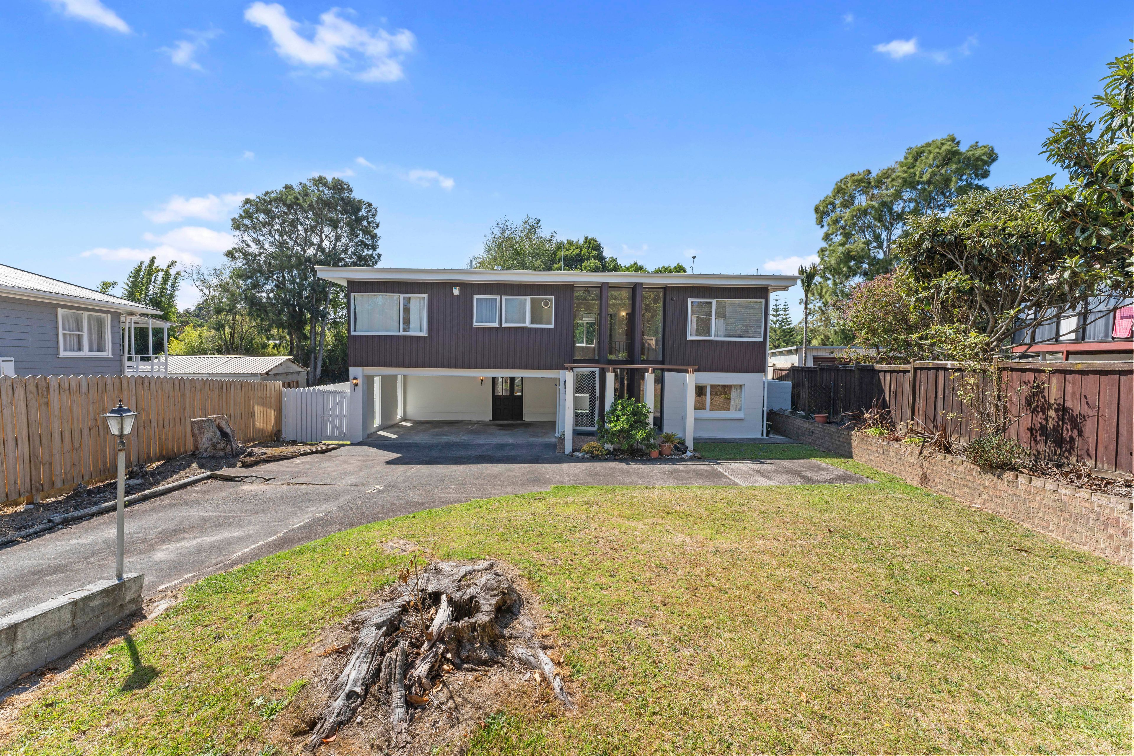 14 Lawrence Crescent, Hill Park, Manukau City