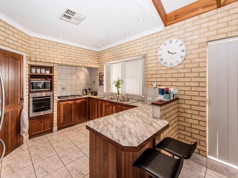 41 Eakins Crescent, Wandina, WA 6530