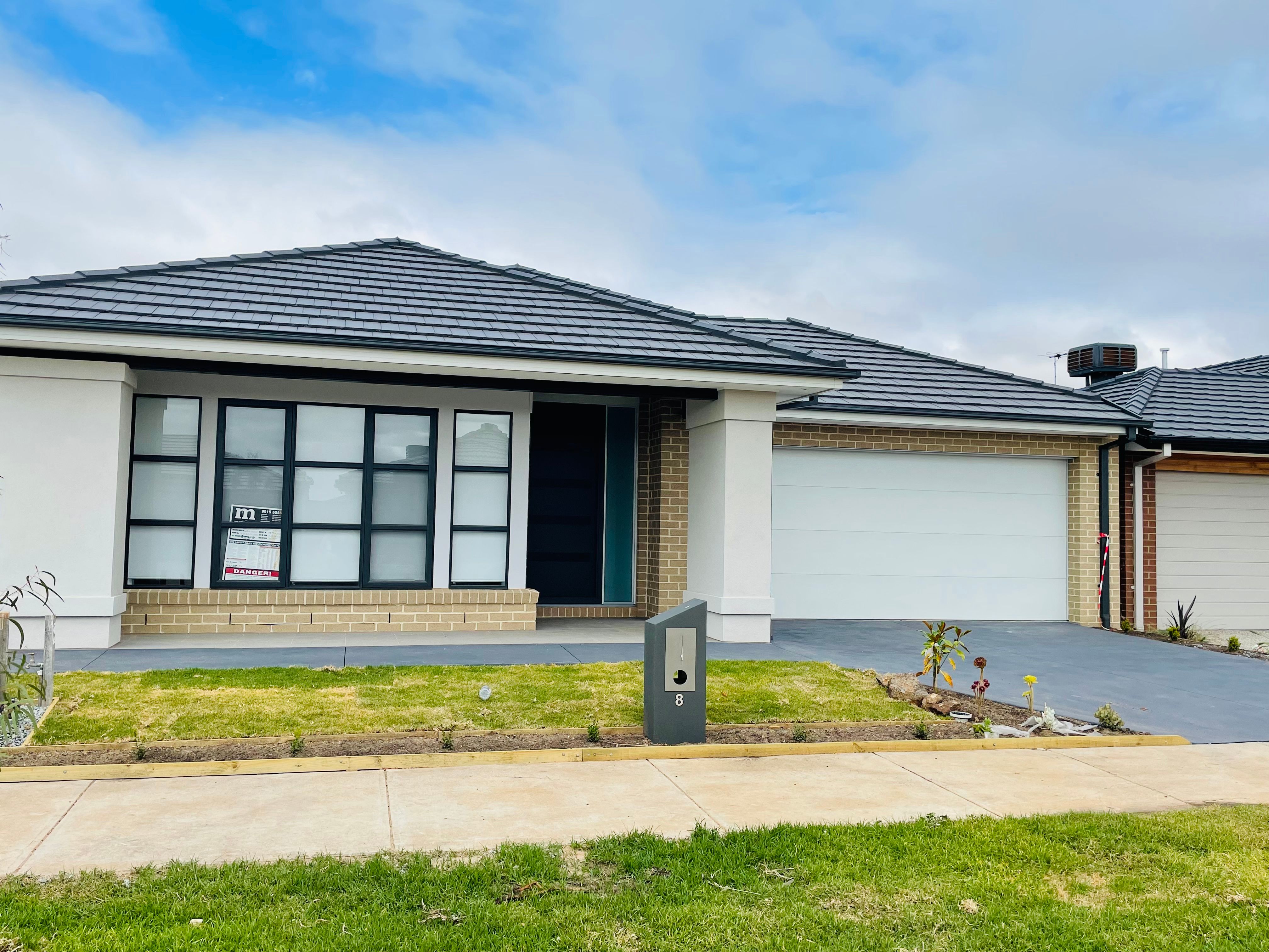 8 Nuttall Street, Mambourin, VIC 3024