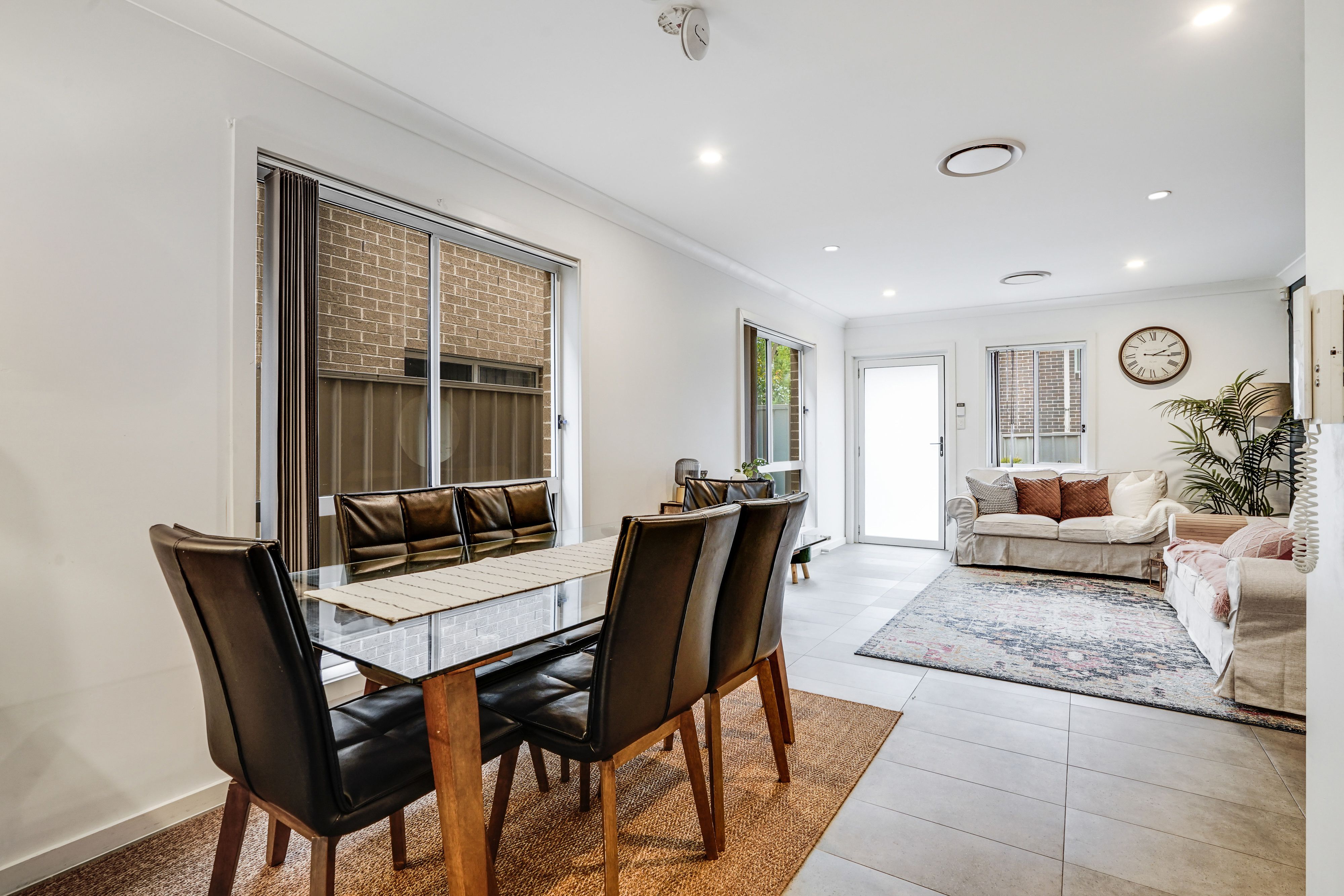 3/150 Adelaide Street — photo 4 of 12