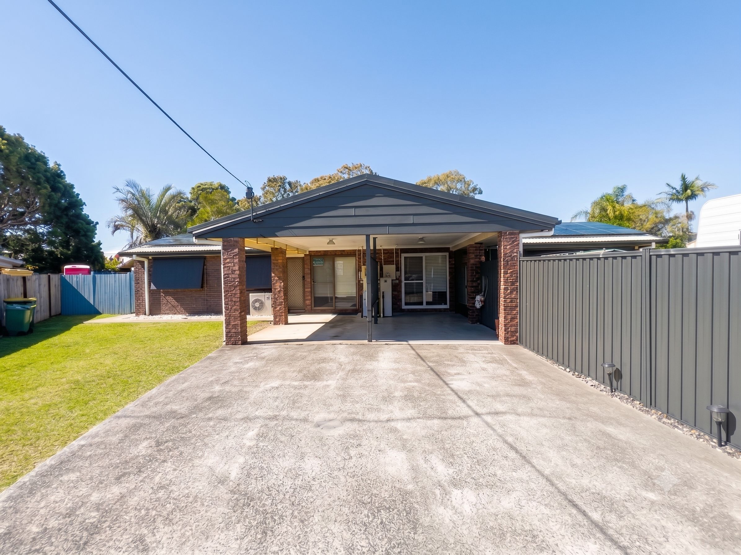 1 & 2/5 Grove Crescent — photo from Ray White Caboolture