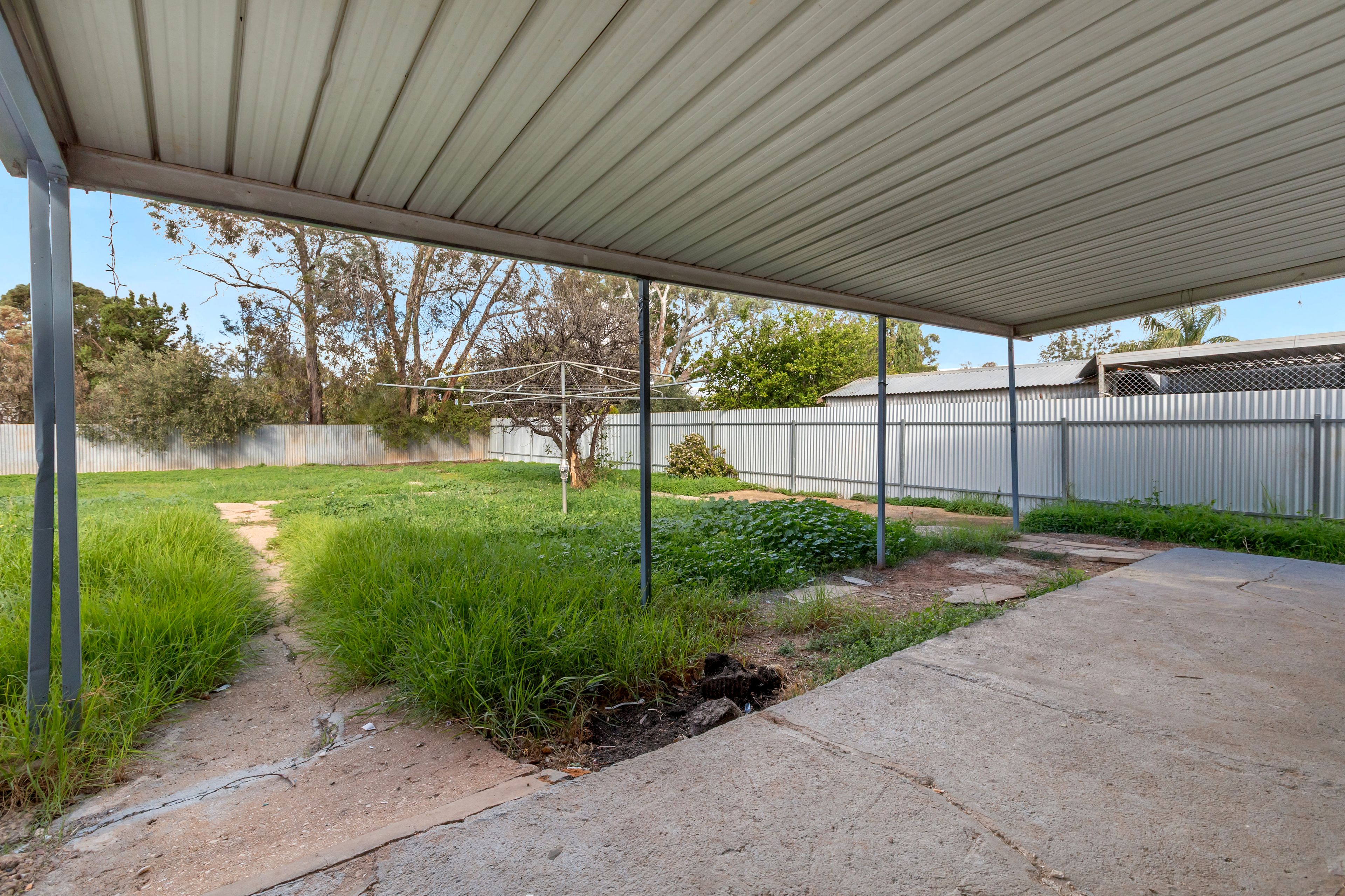 128 Woodford Road — photo 17 of 23