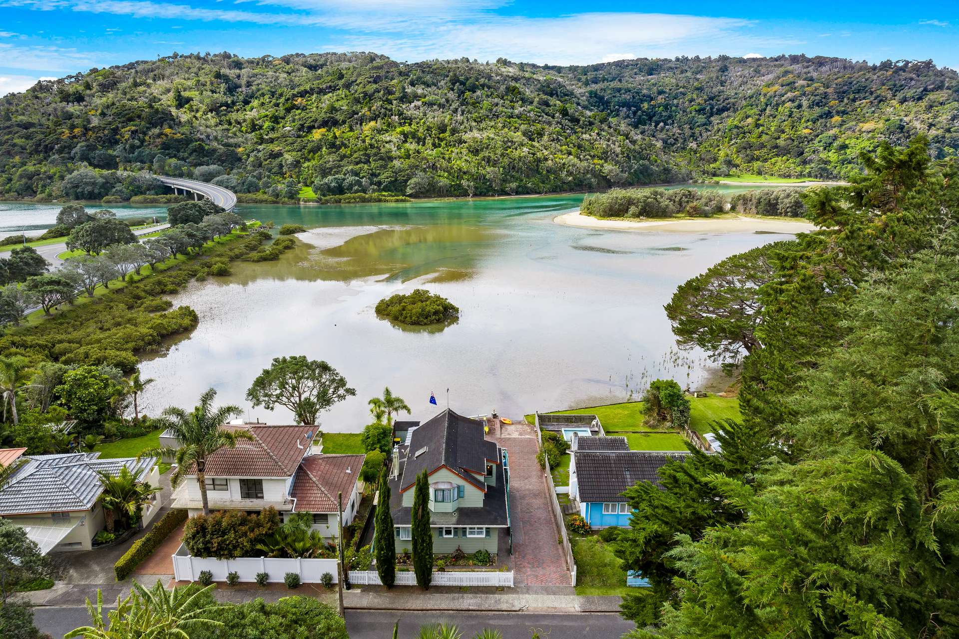 8 Waiwera Road photo 0