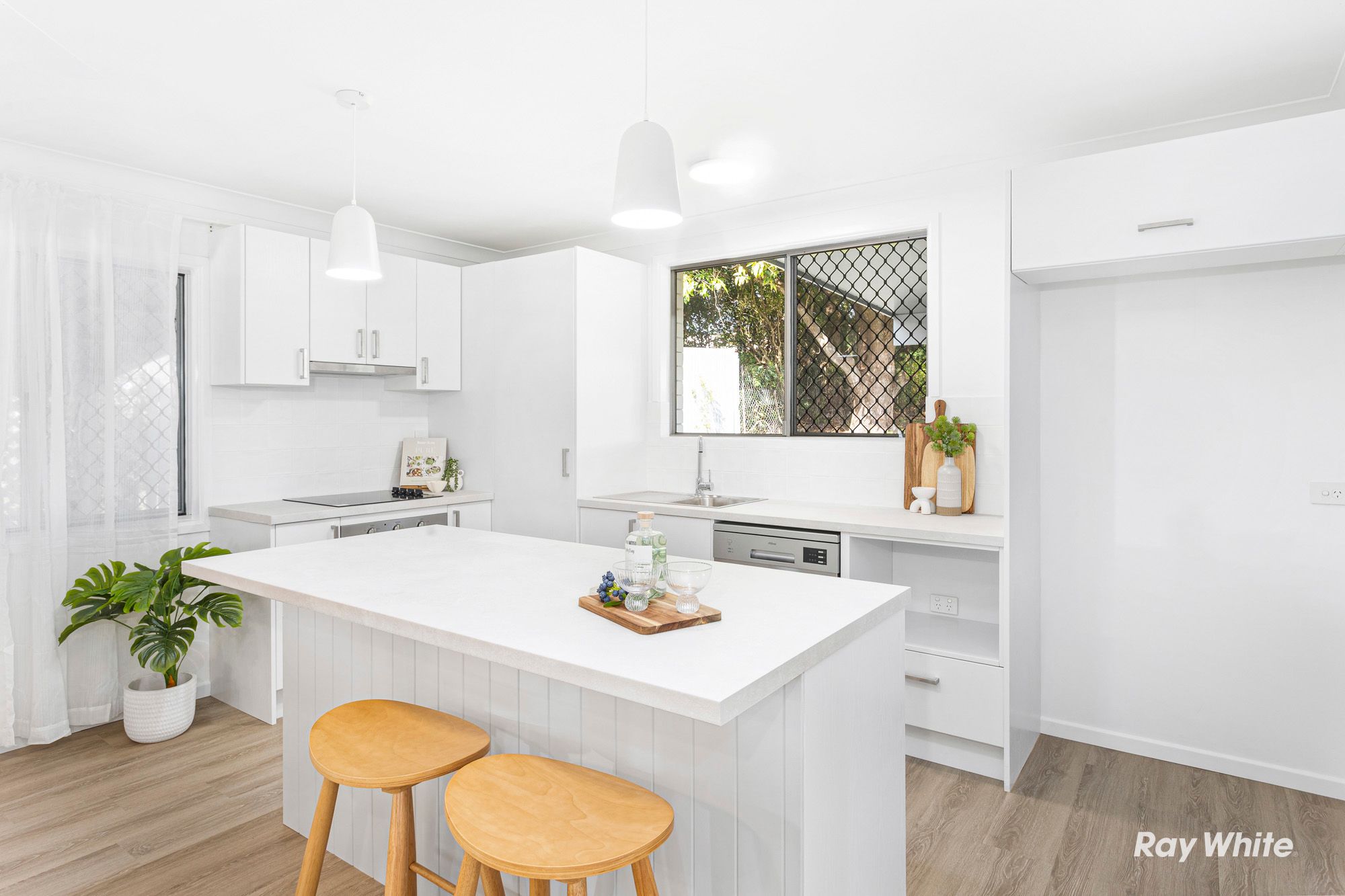 14 Birdwood Avenue — photo 3 of 22