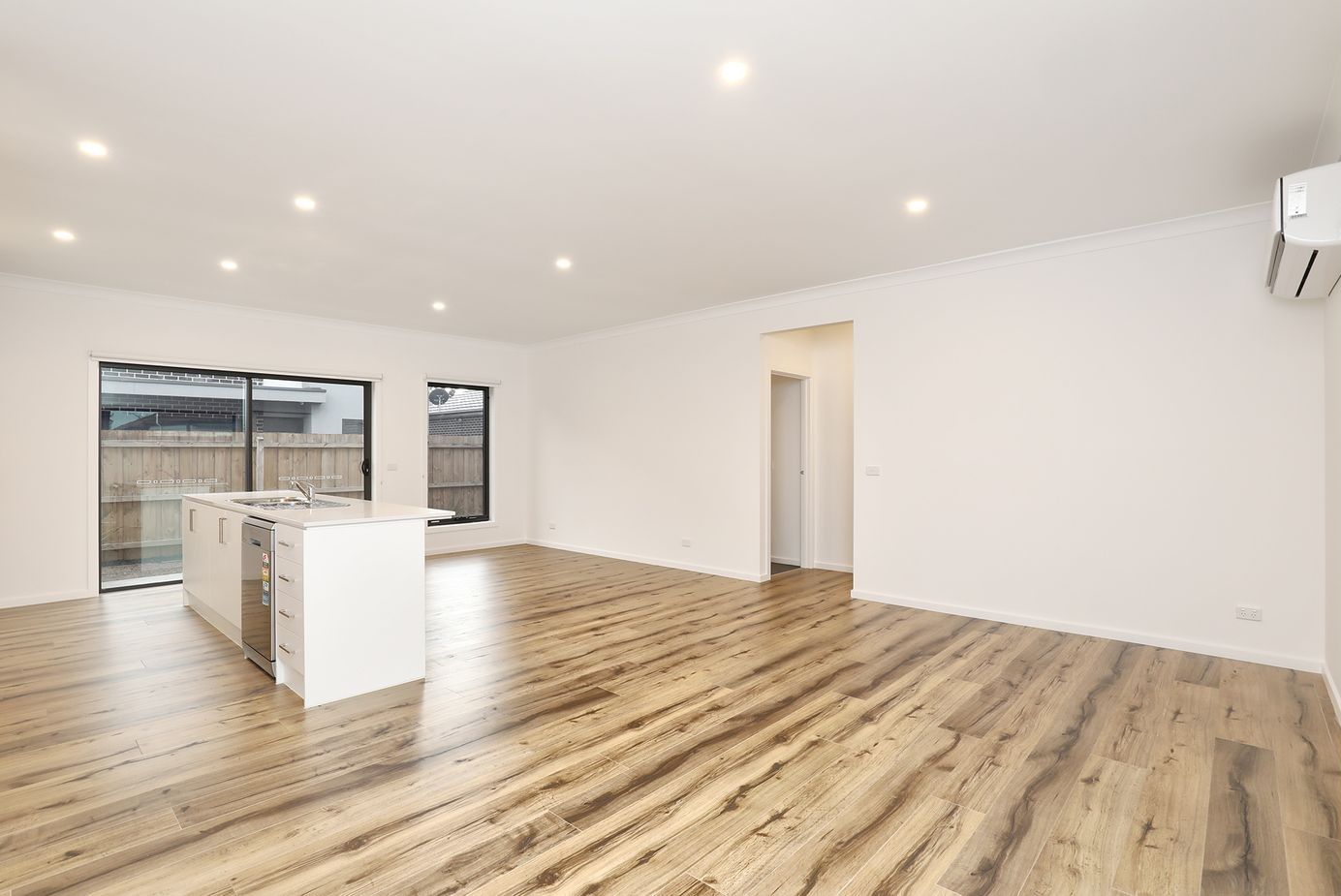 2/96 McNamara Avenue, Airport West, VIC 3042