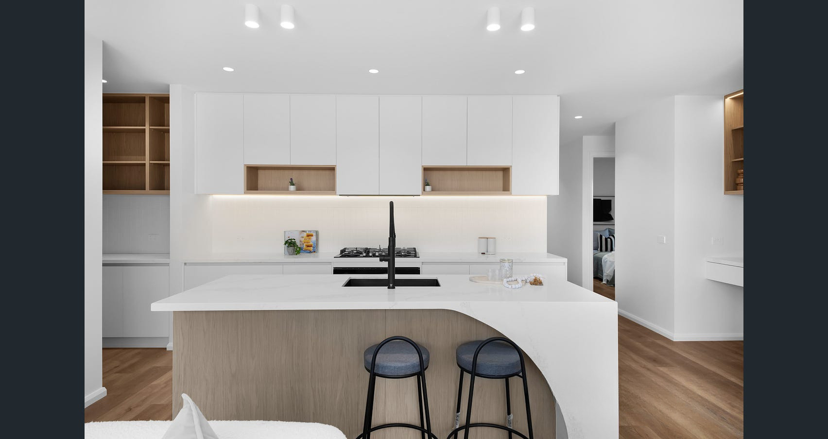 19 Rainbow Street — photo 3 of 6