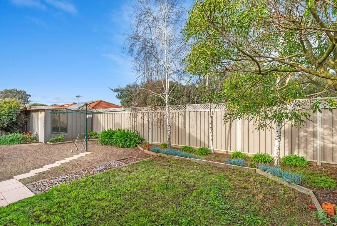 1 Robinia Grove — photo 22 of 23