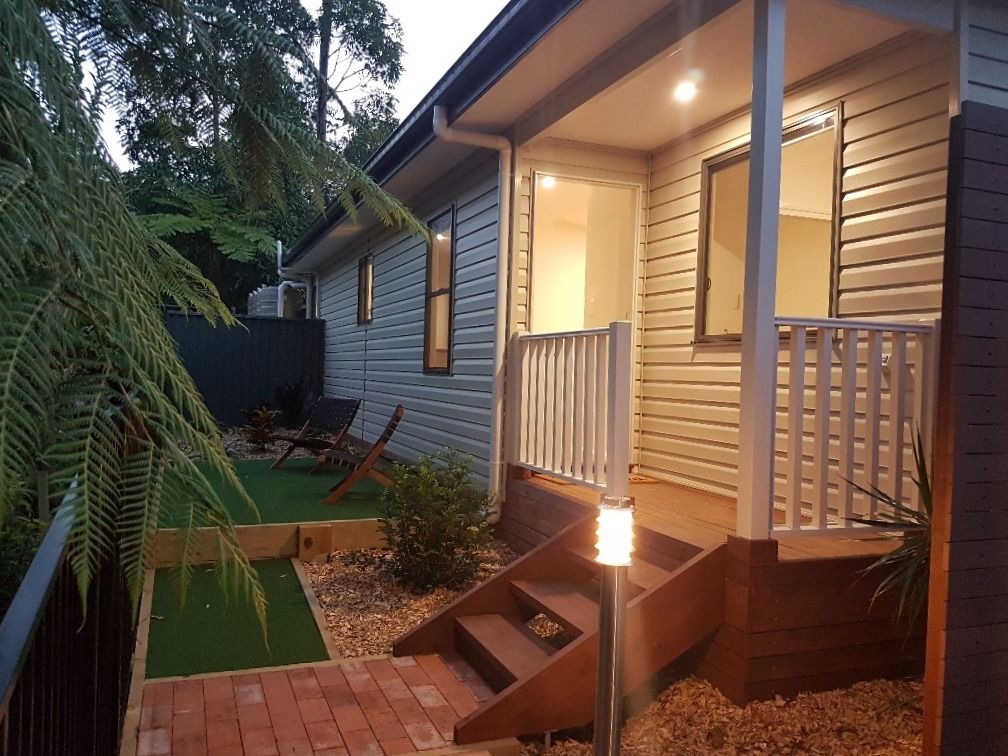 Elegant family entertainer with a separate granny flat, near level rear lawns, 300m to village shops and eateries — photo 9 of 11