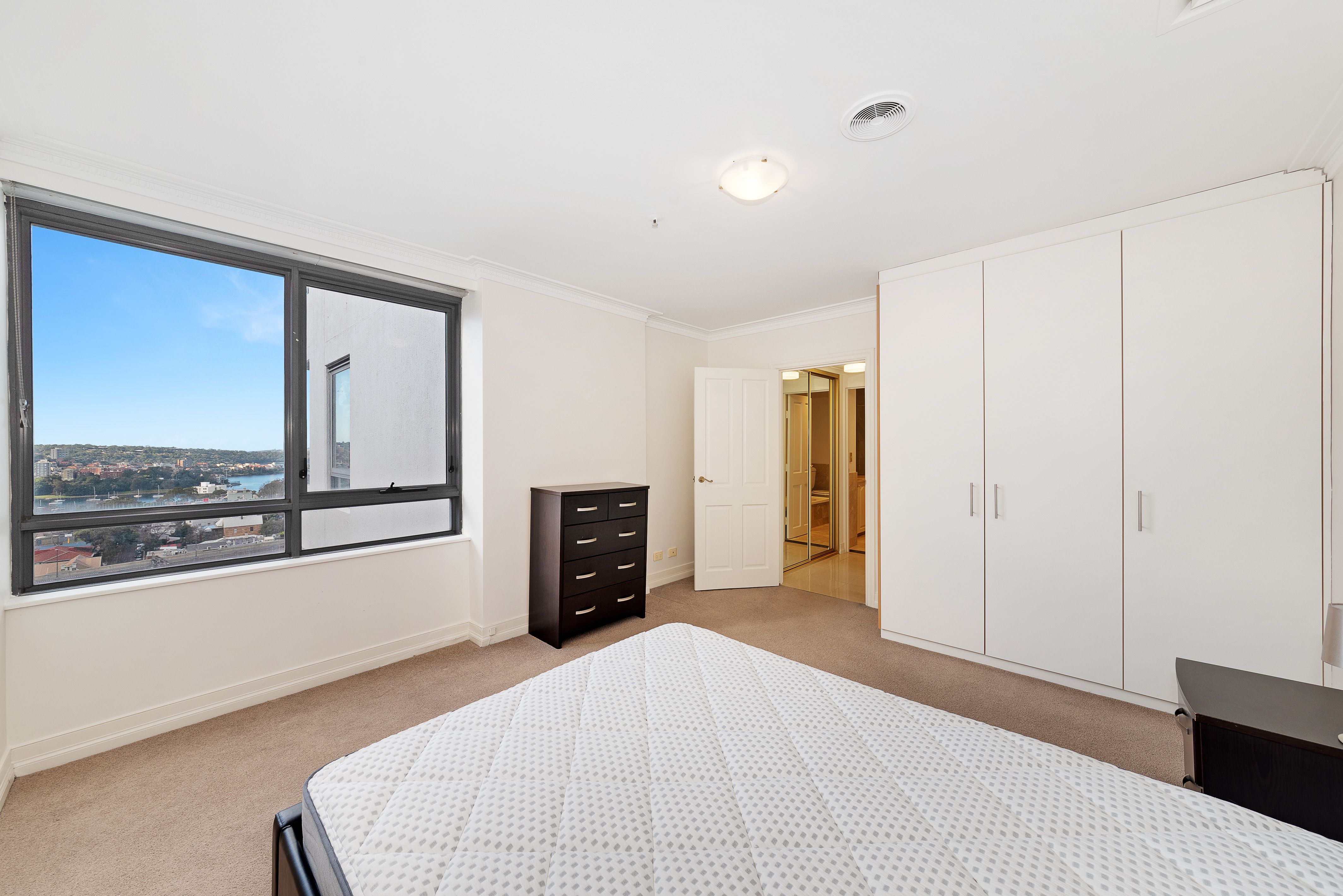 131/48 Alfred Street — photo 4 of 6