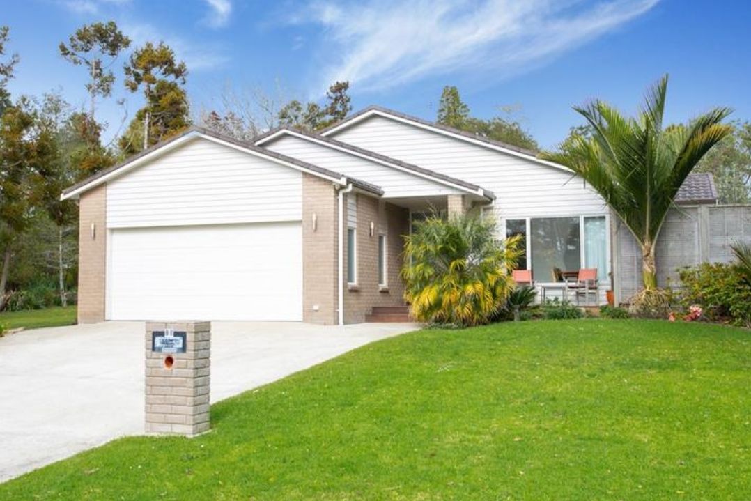 88 Cliff View Drive, Green Bay, Waitakere City