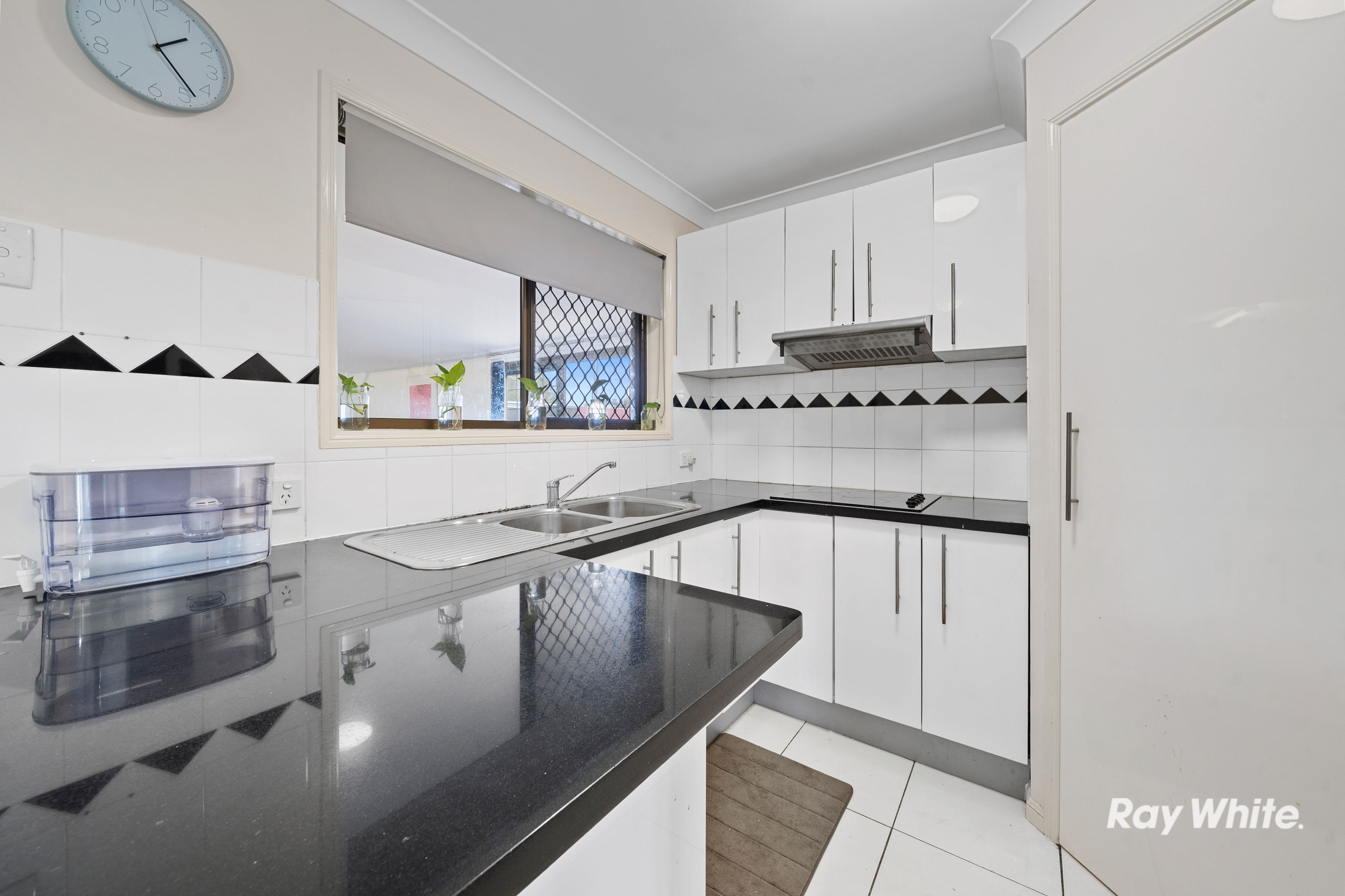 2 Dunbar Street — photo 5 of 19