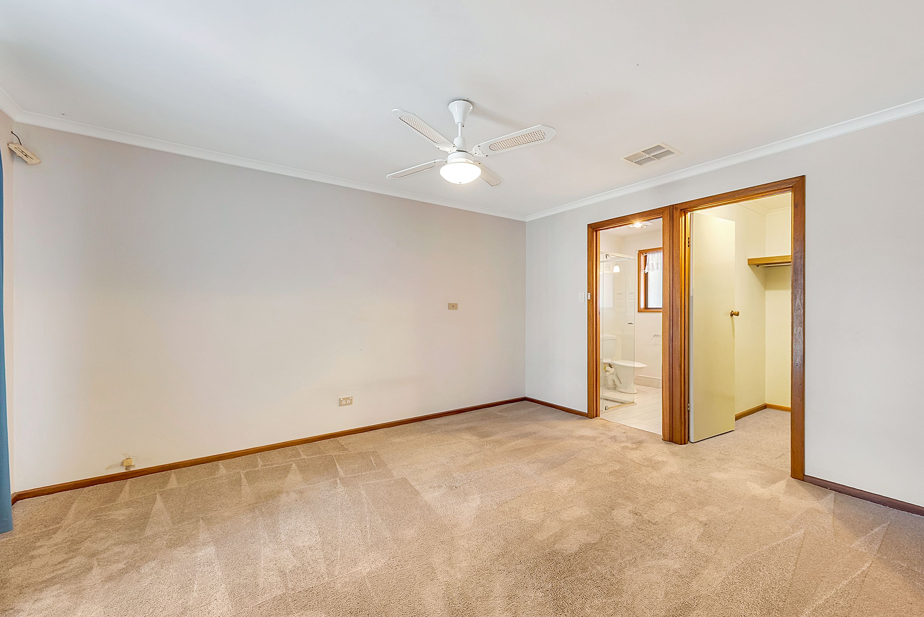 15 Bogota Crescent — photo 3 of 13