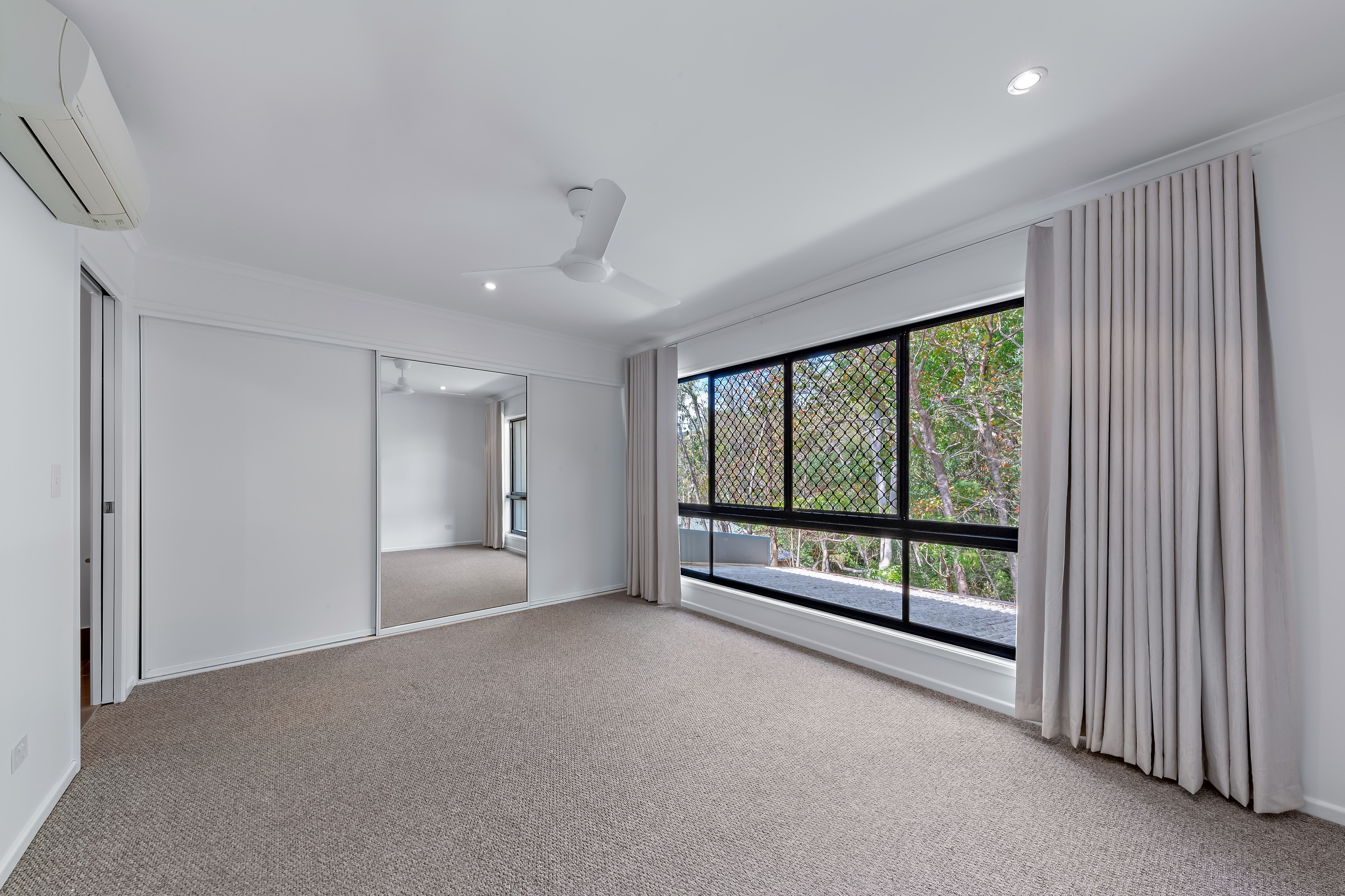 2/3-5 Seaview Drive — photo 6 of 11