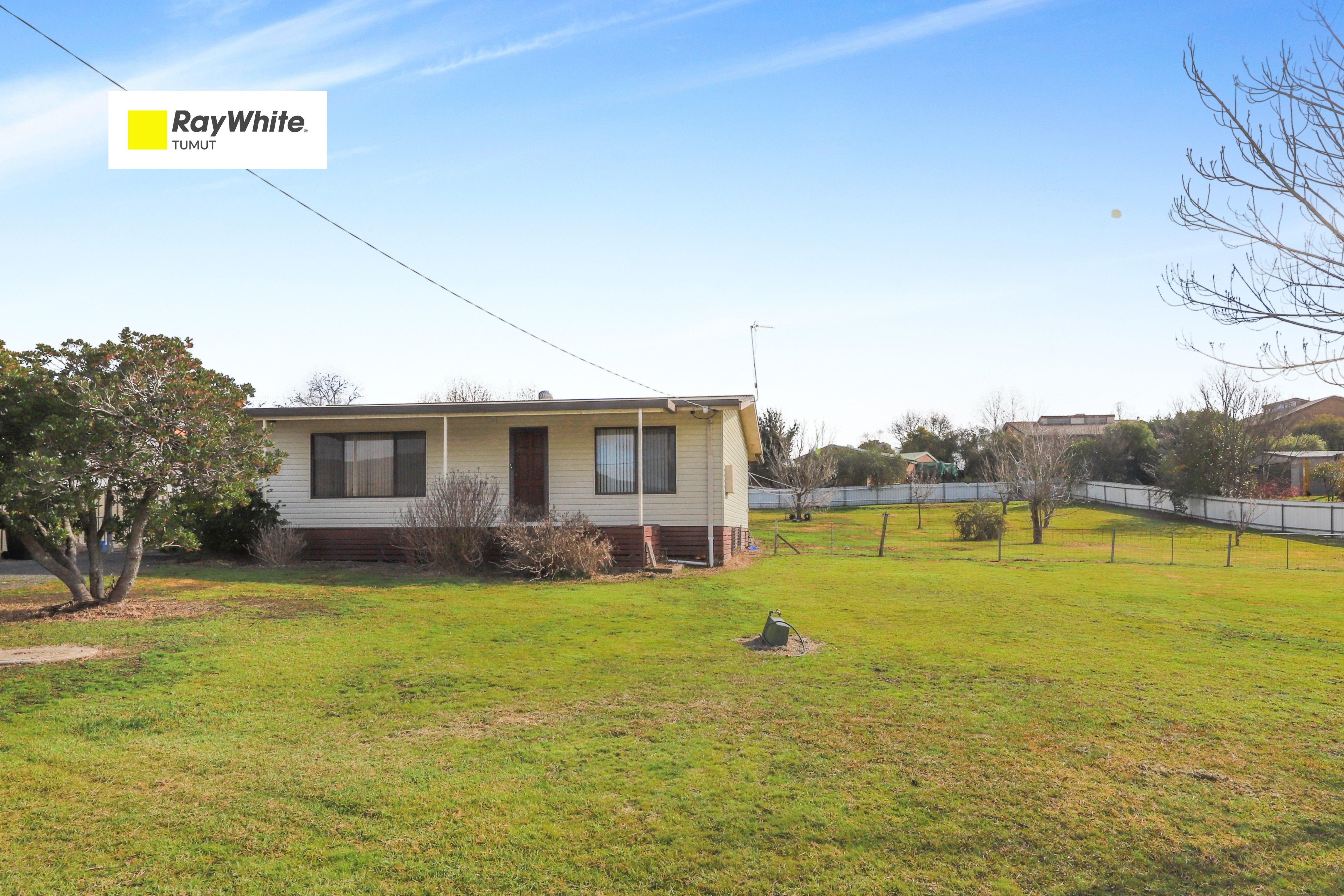 7 Yaralla Street — photo from Ray White Tumut
