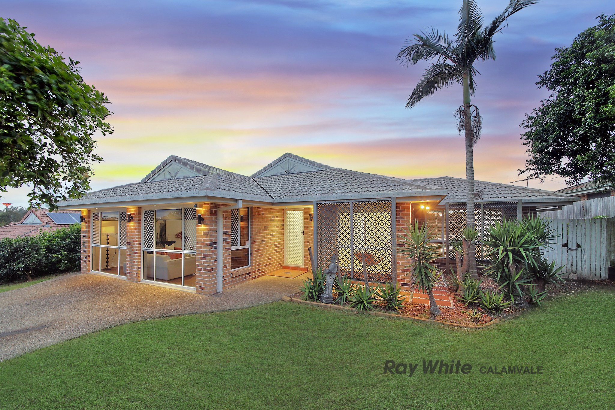 4 Vista Court, Regents Park, QLD 4118