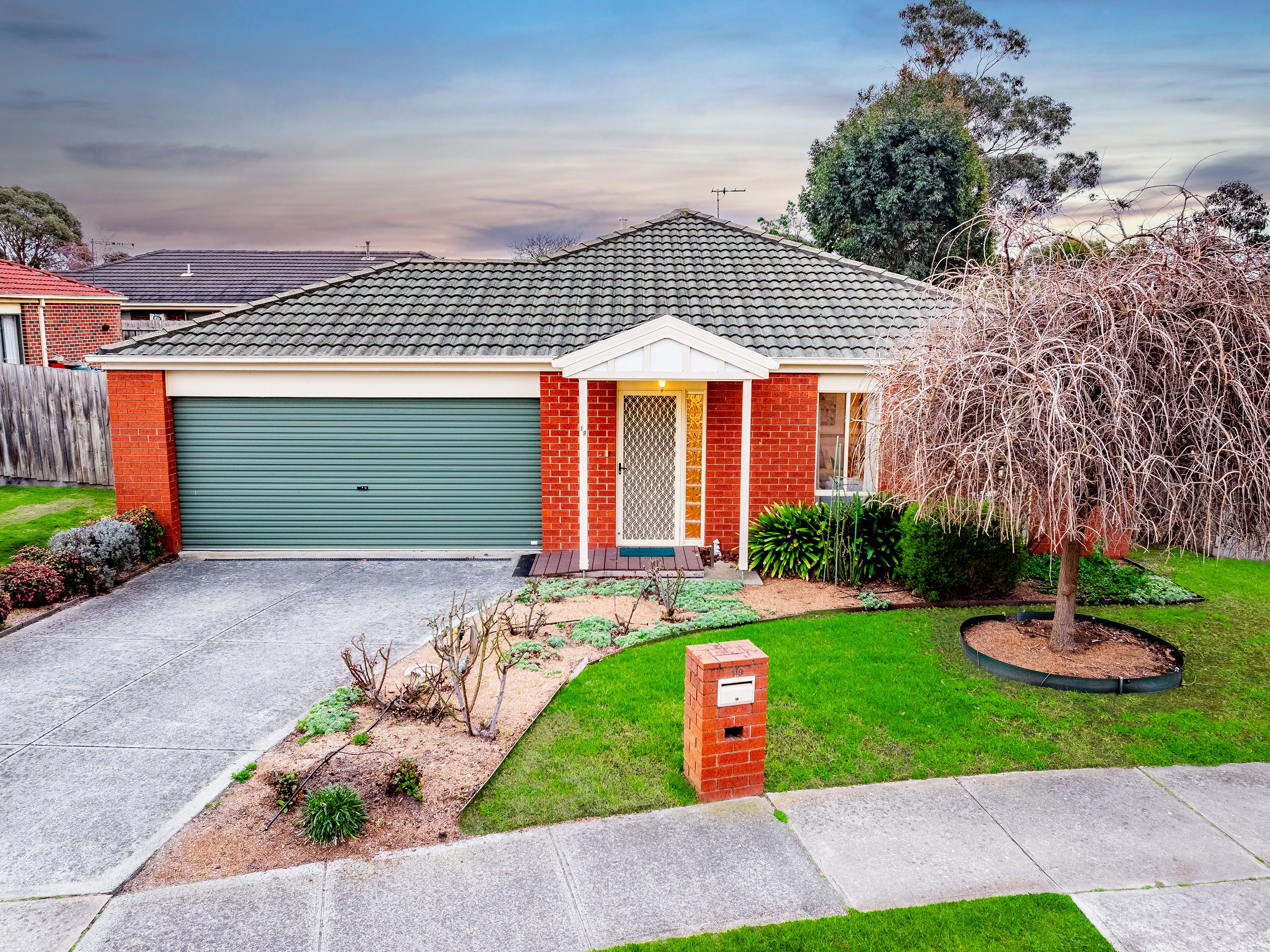 19 Clifton Grove, Carrum Downs, VIC 3201