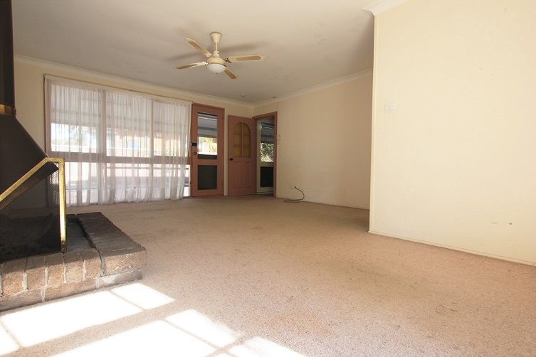 29 First Avenue, Macquarie Fields, NSW 2564