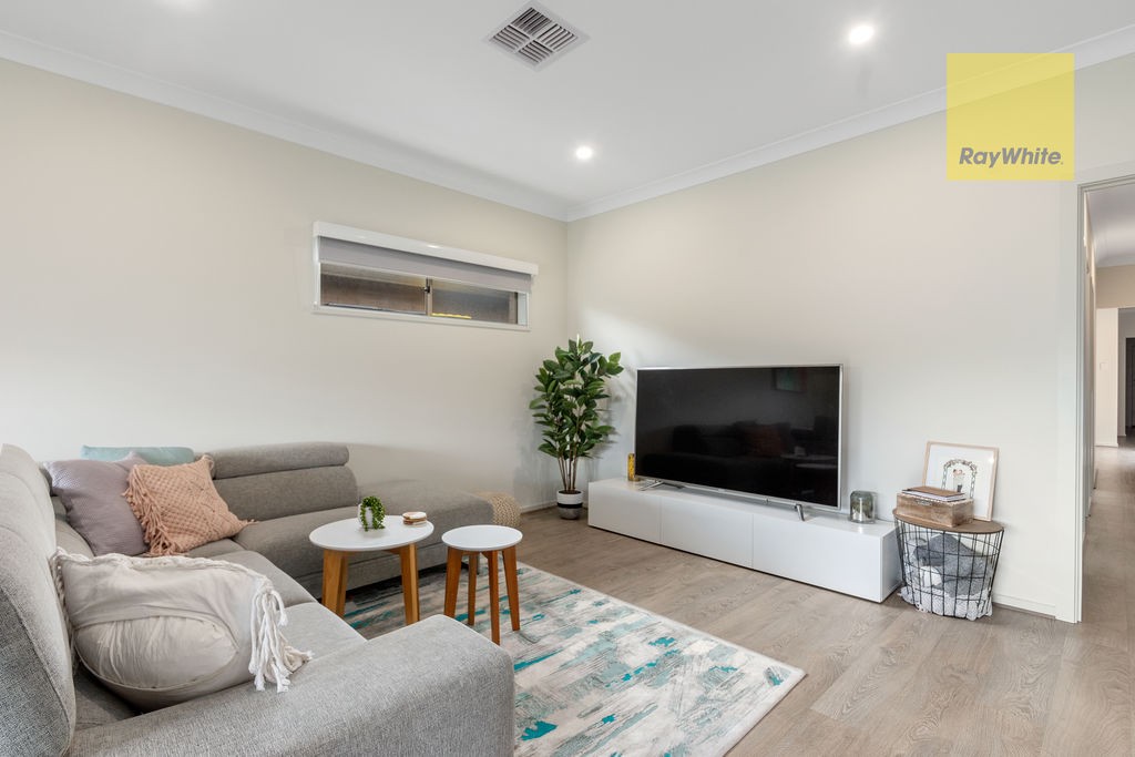 8 Tarranna Avenue, Park Holme, SA 5043