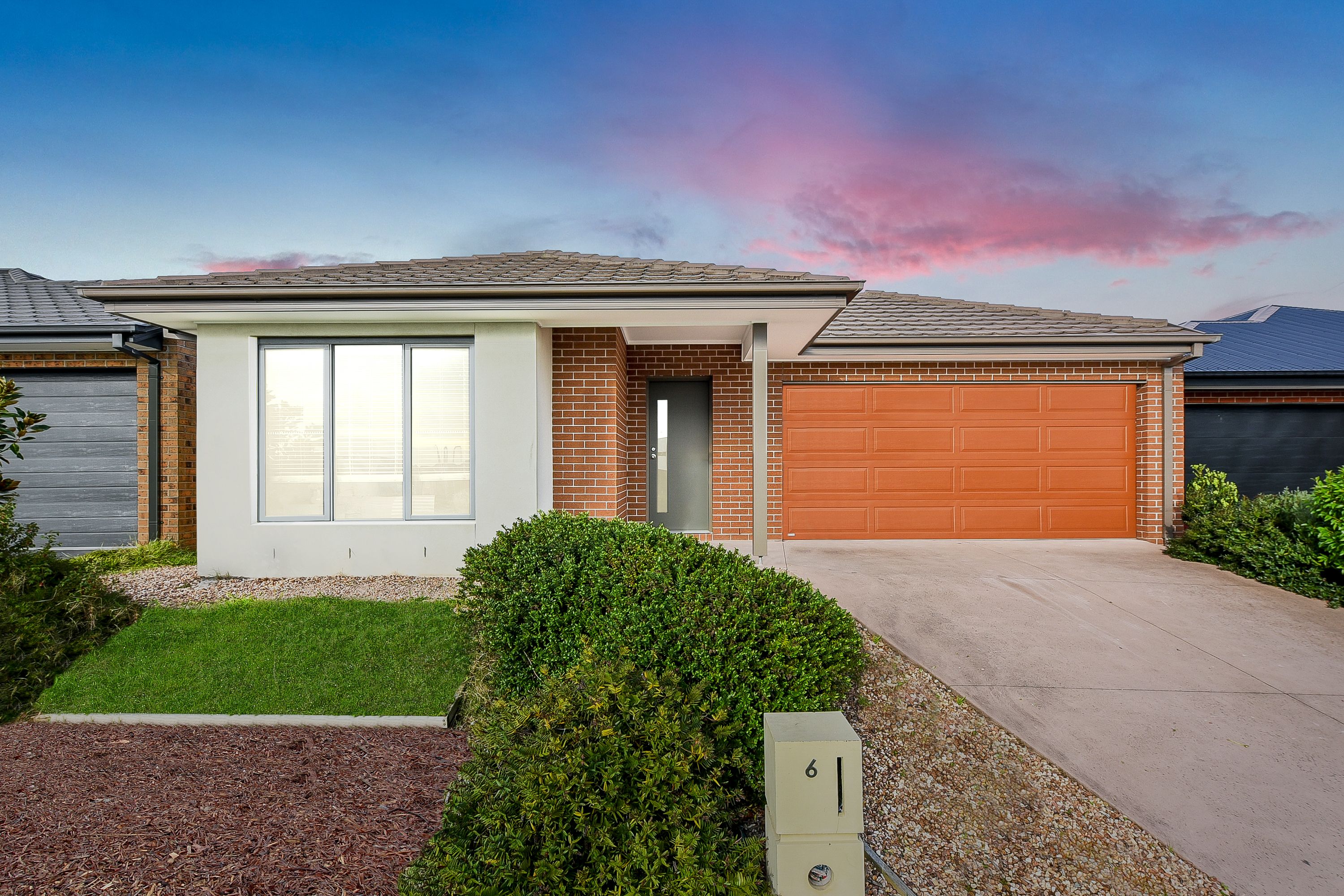 6 Chambers Crescent, Cranbourne North VIC 3977