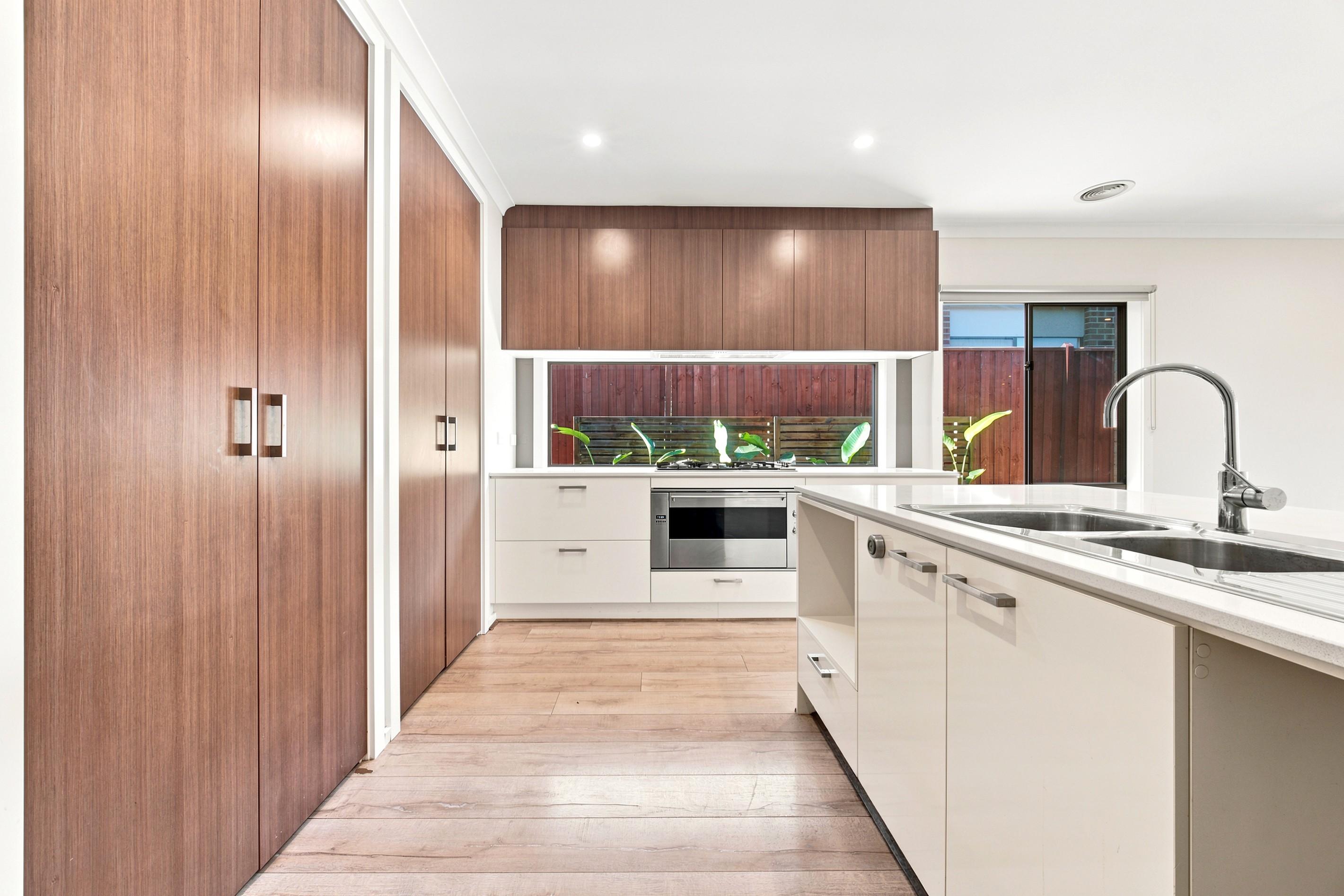 10 Carberry Drive, Clyde North, VIC 3978