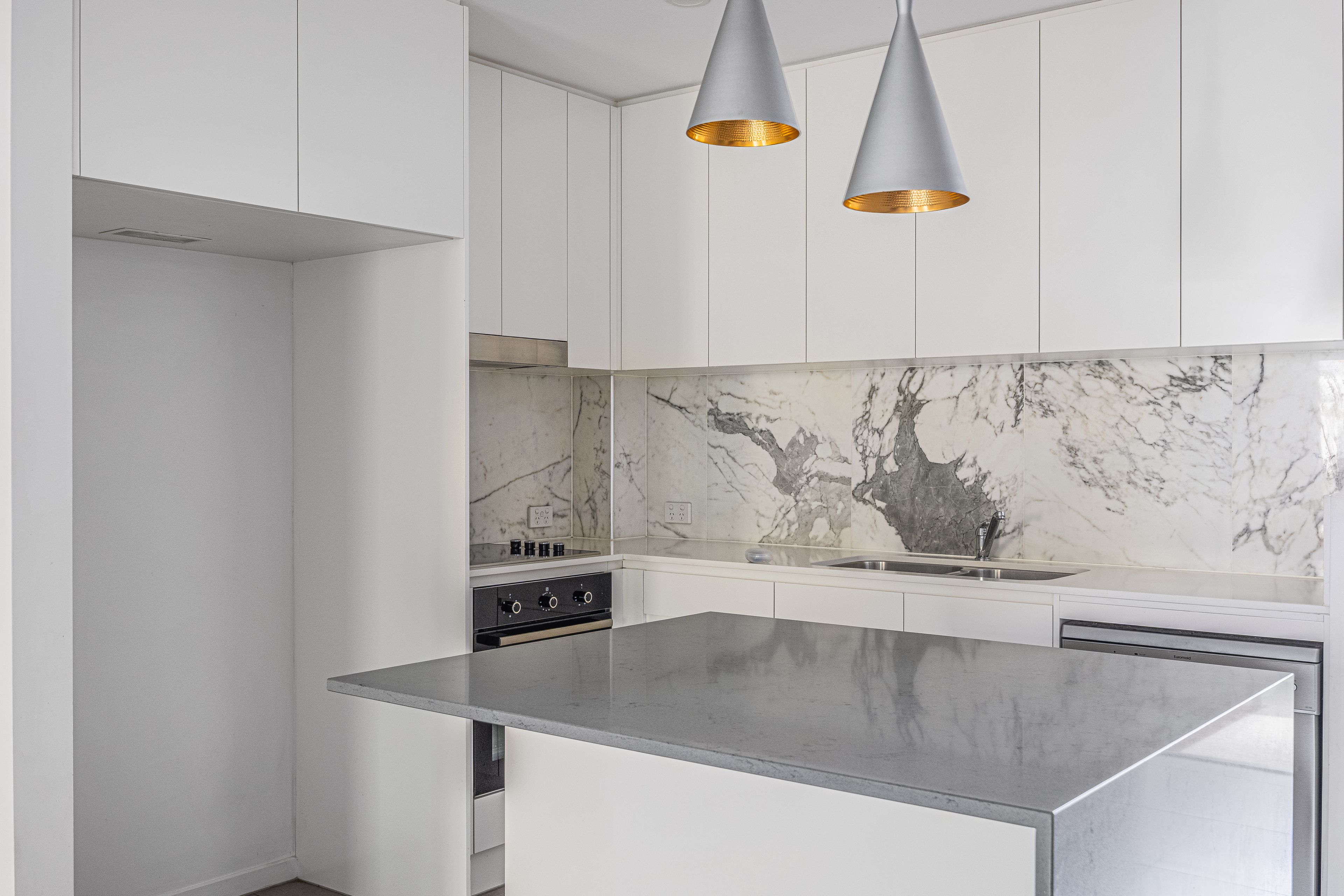 37 Manhattan Avenue — photo 3 of 19